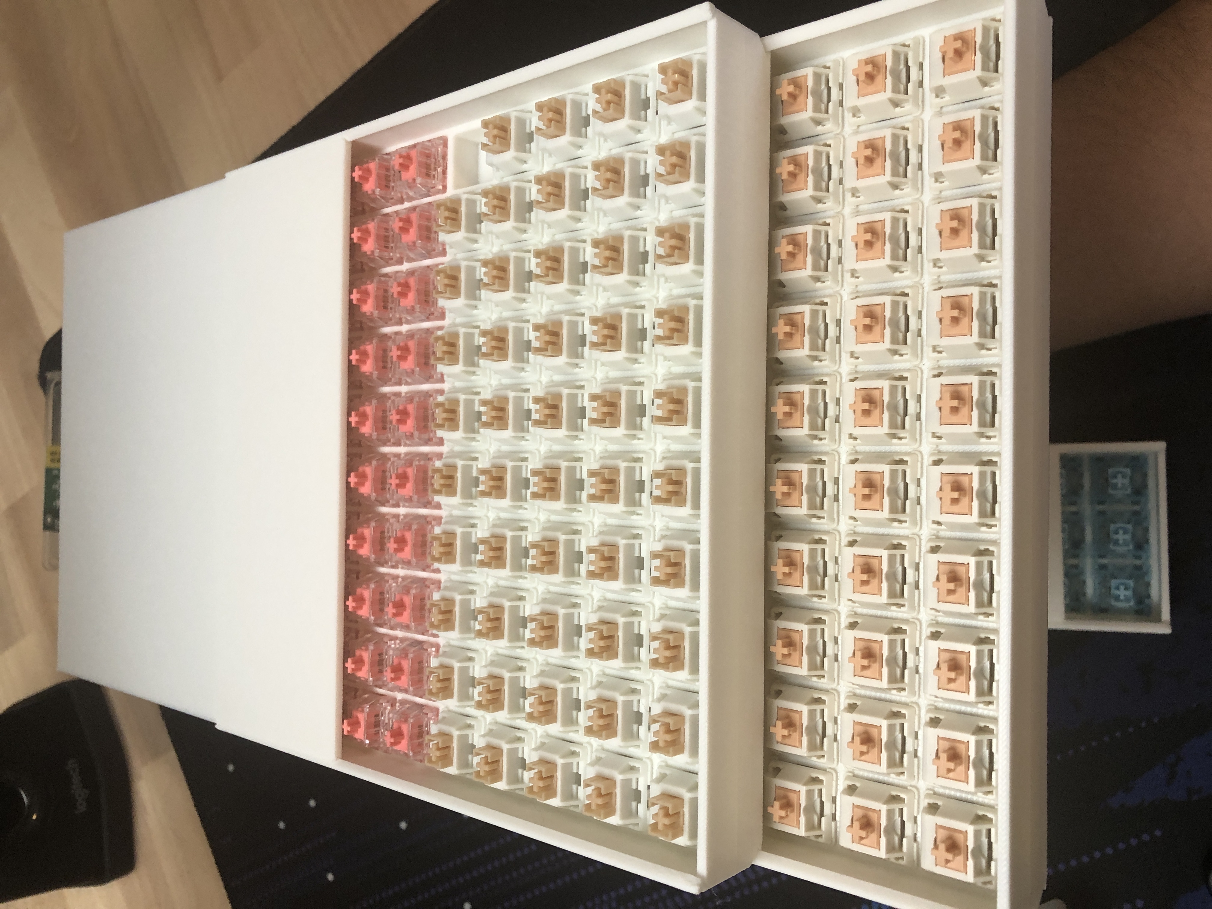 Miniatura 2 do modelo 3D Stackable Switch Storage Box