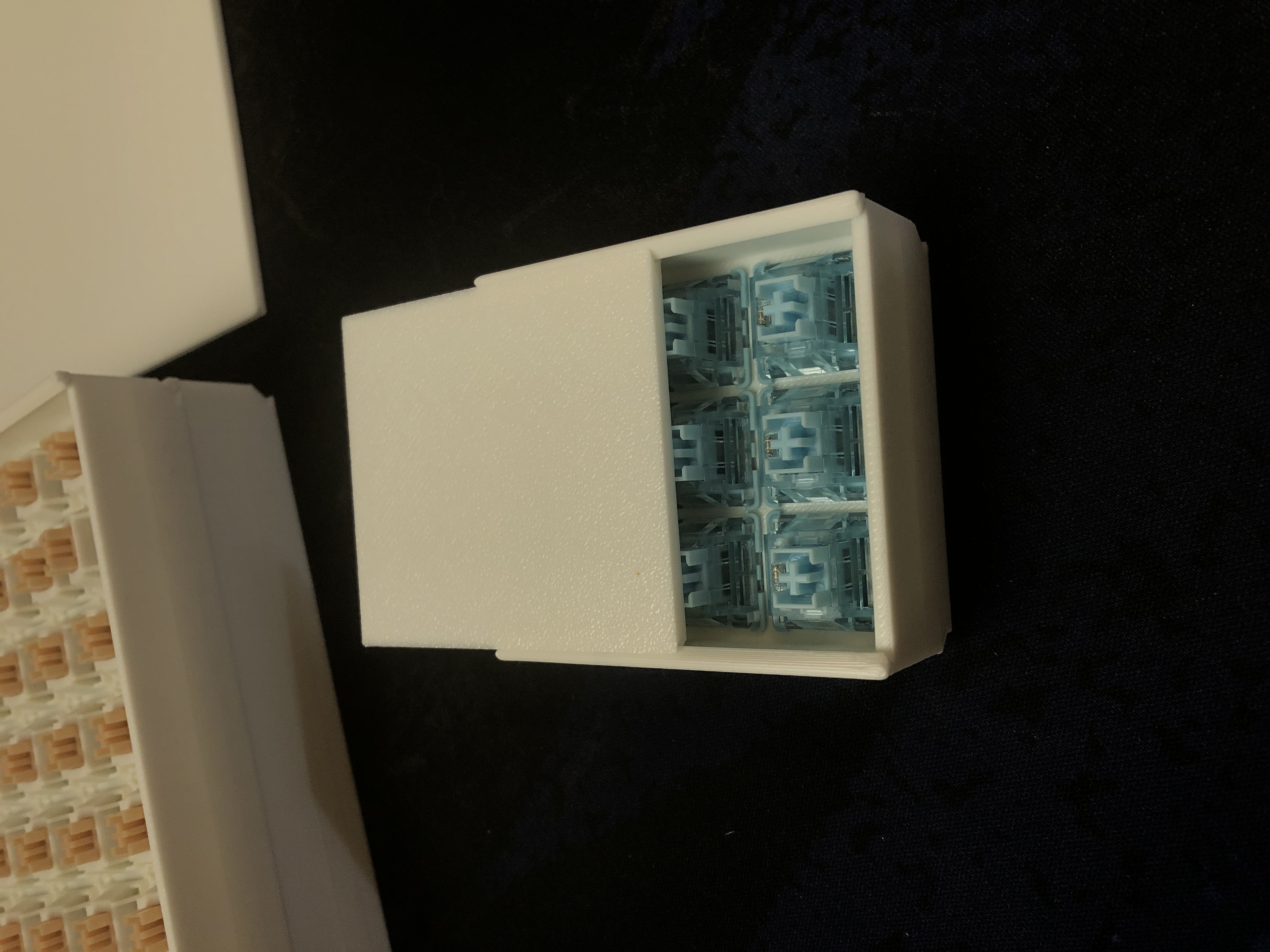 Miniatura 3 do modelo 3D Stackable Switch Storage Box