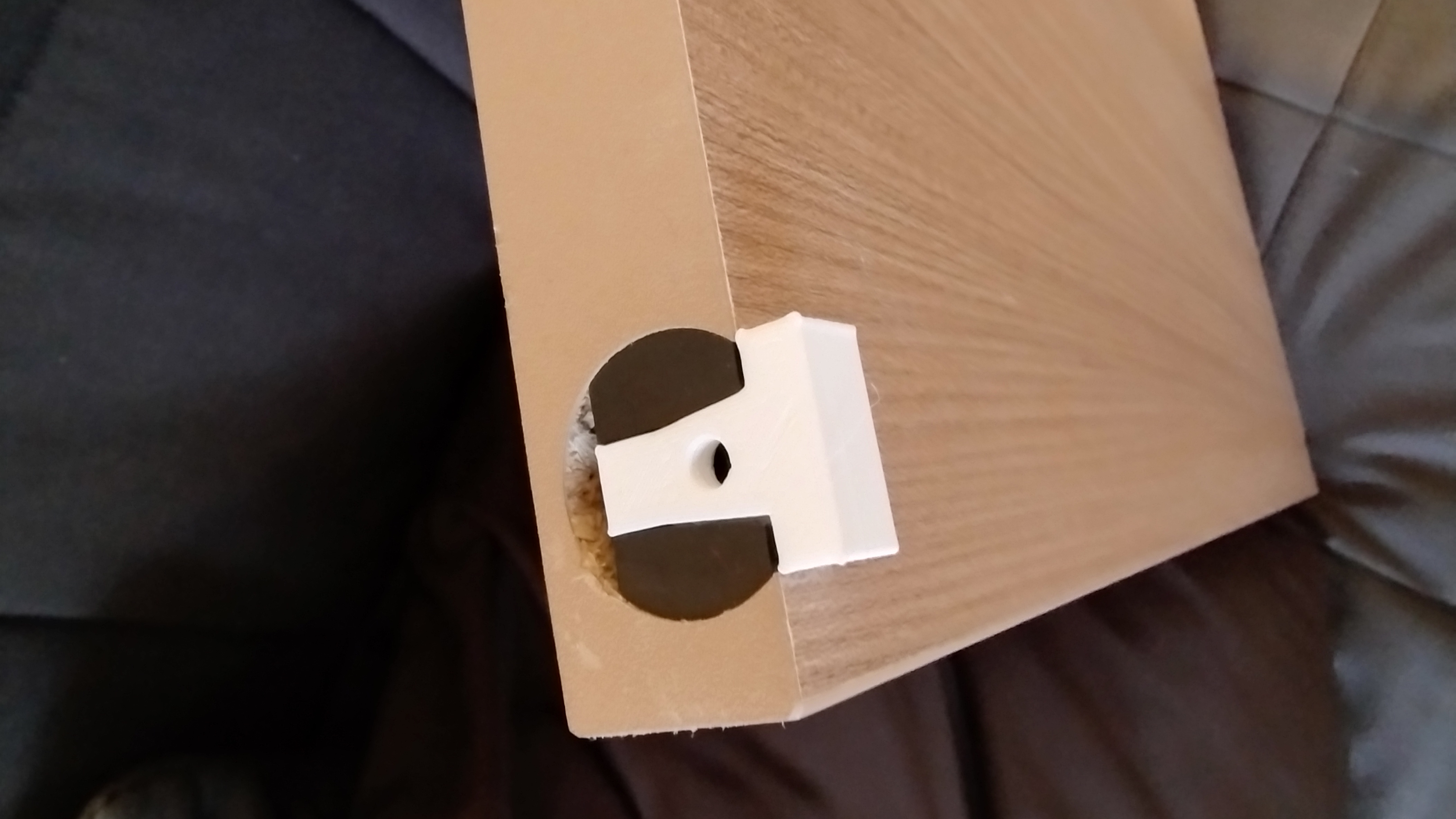 wardrobe bracket