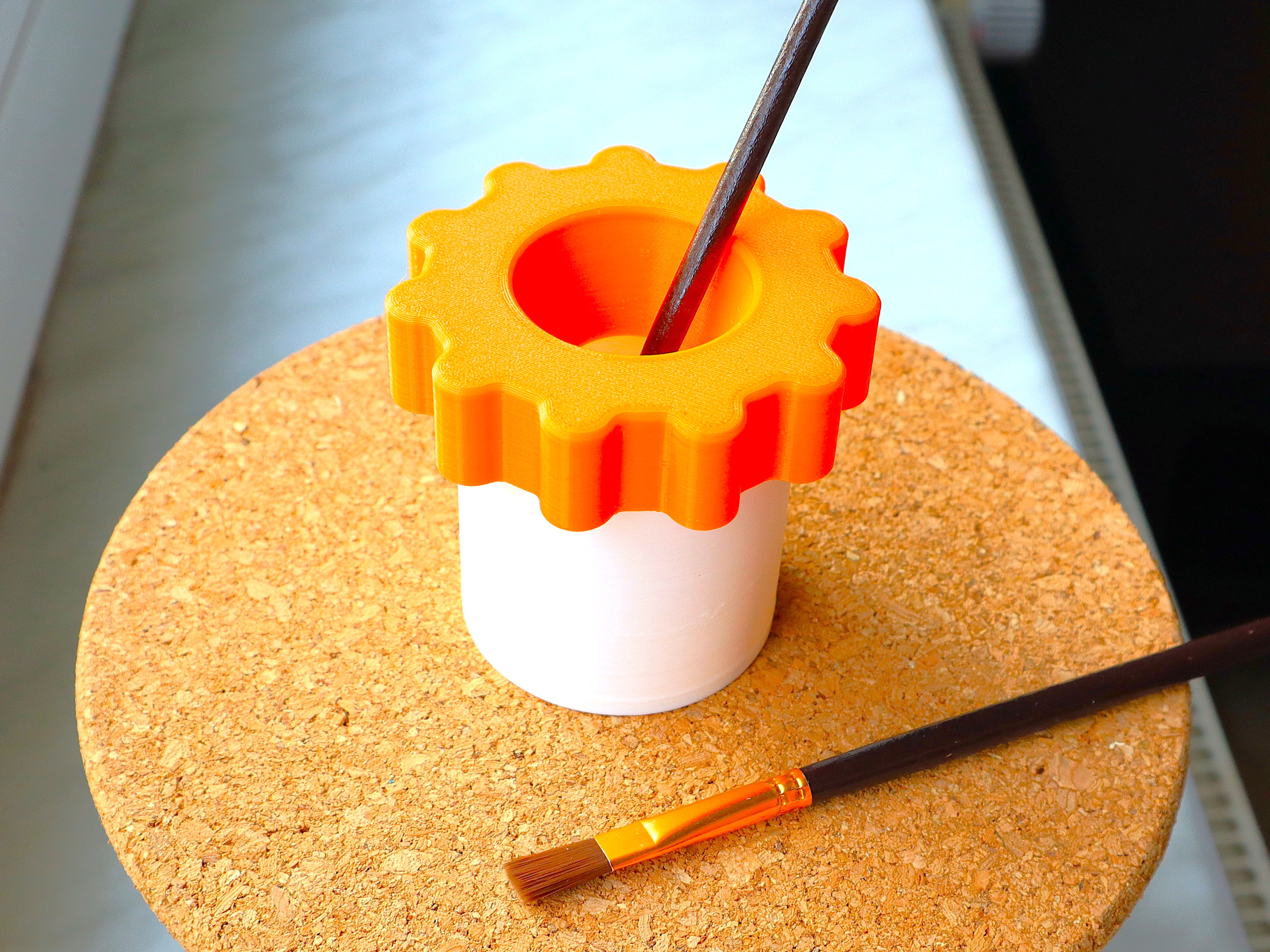 Brush Cup (Spill-Proof)