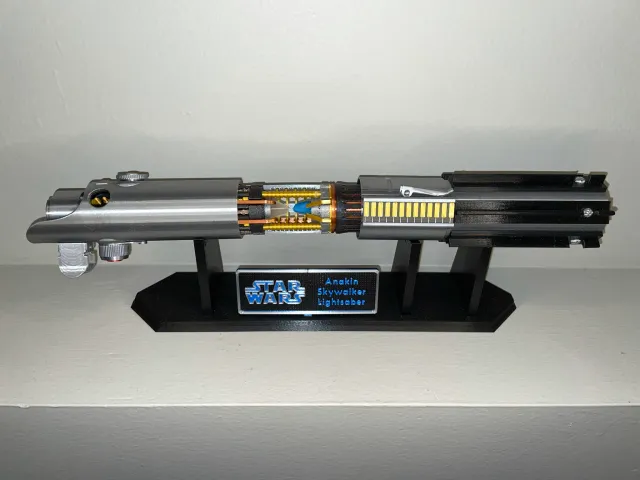 Anakin Skywalker Lightsaber Crystal Reveal - Star Wars