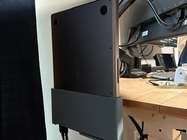 Vertical MacBook Pro 14" Desk Clamp Holder