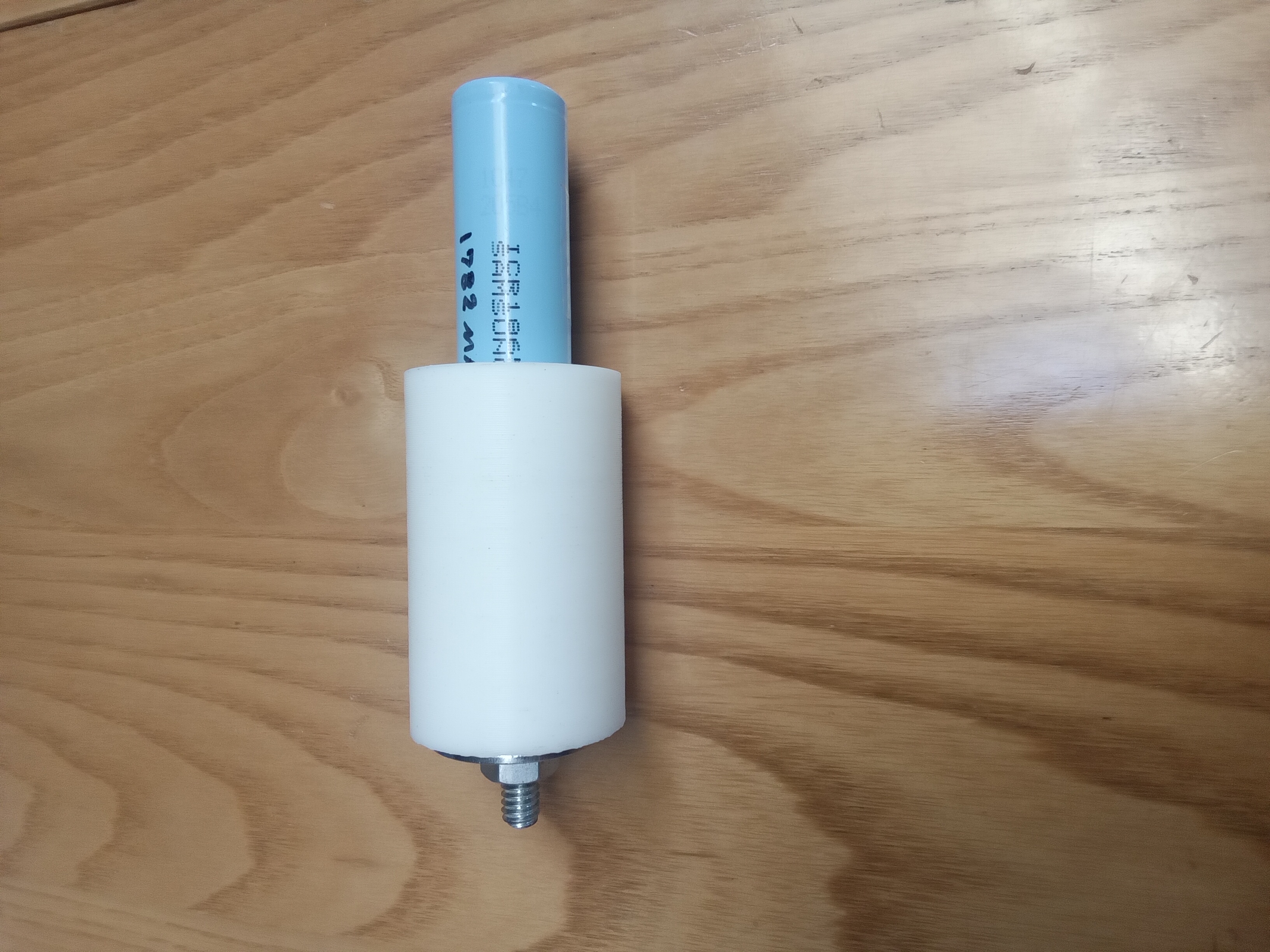 Spacer for converting 6 D-cell Maglite to 5 18650s