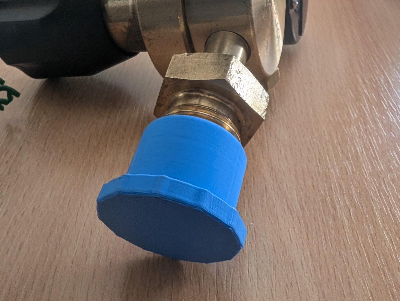 Argon/welding regulator dust cover 5/8" BSP RH thread