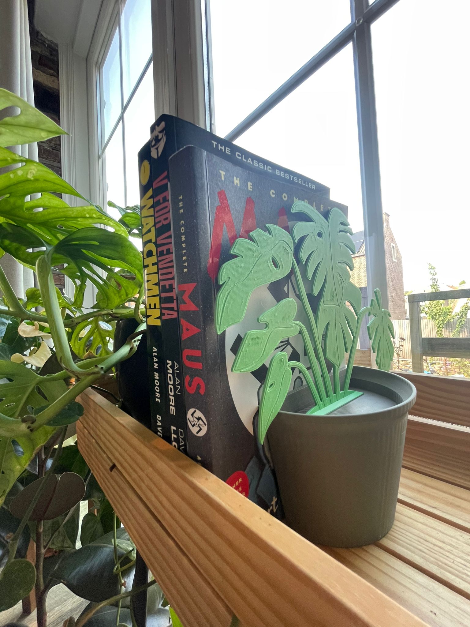 Monstera Bookend and Plant Pot