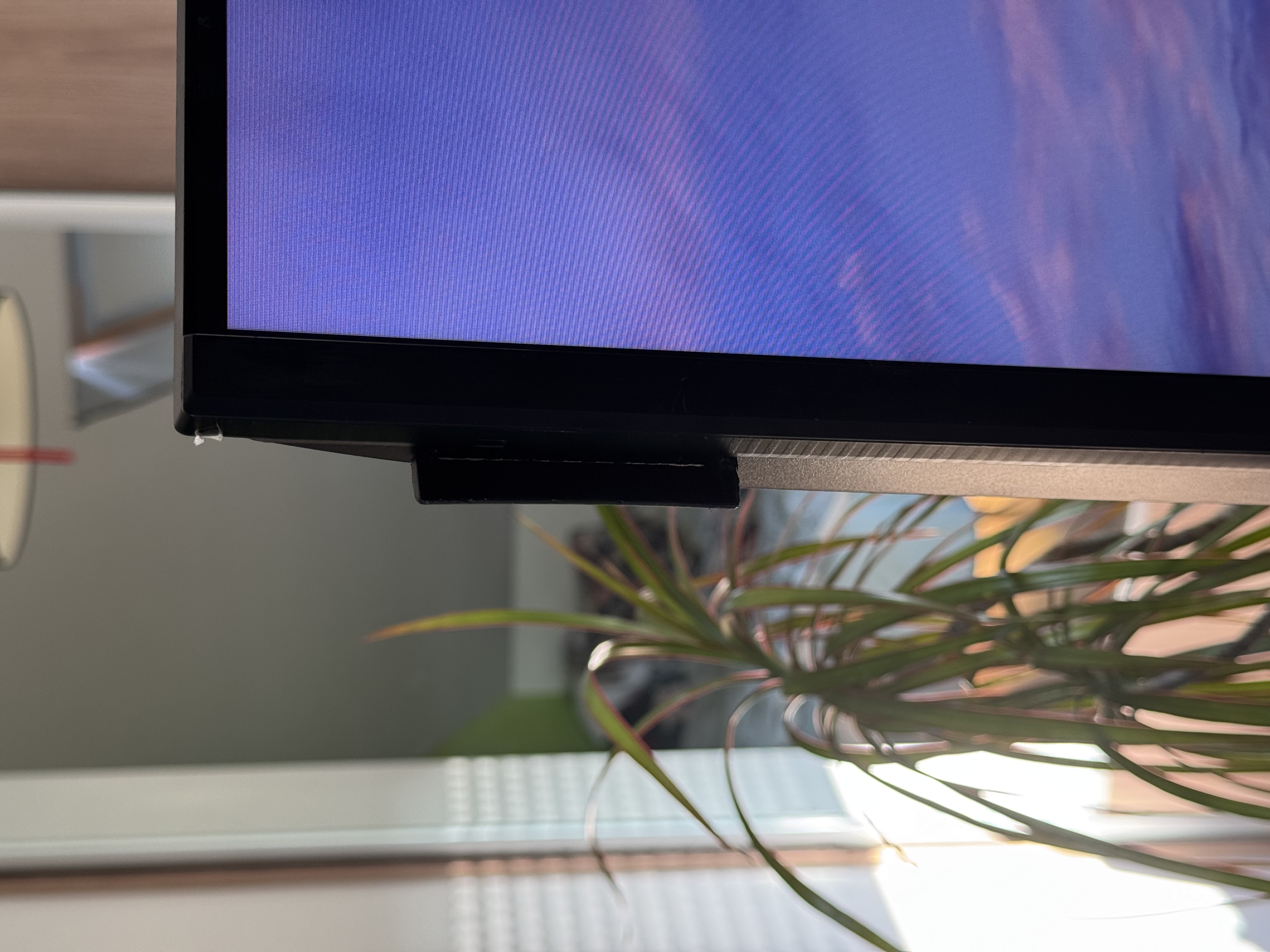 Speaker guide for Samsung Smart M series monitor