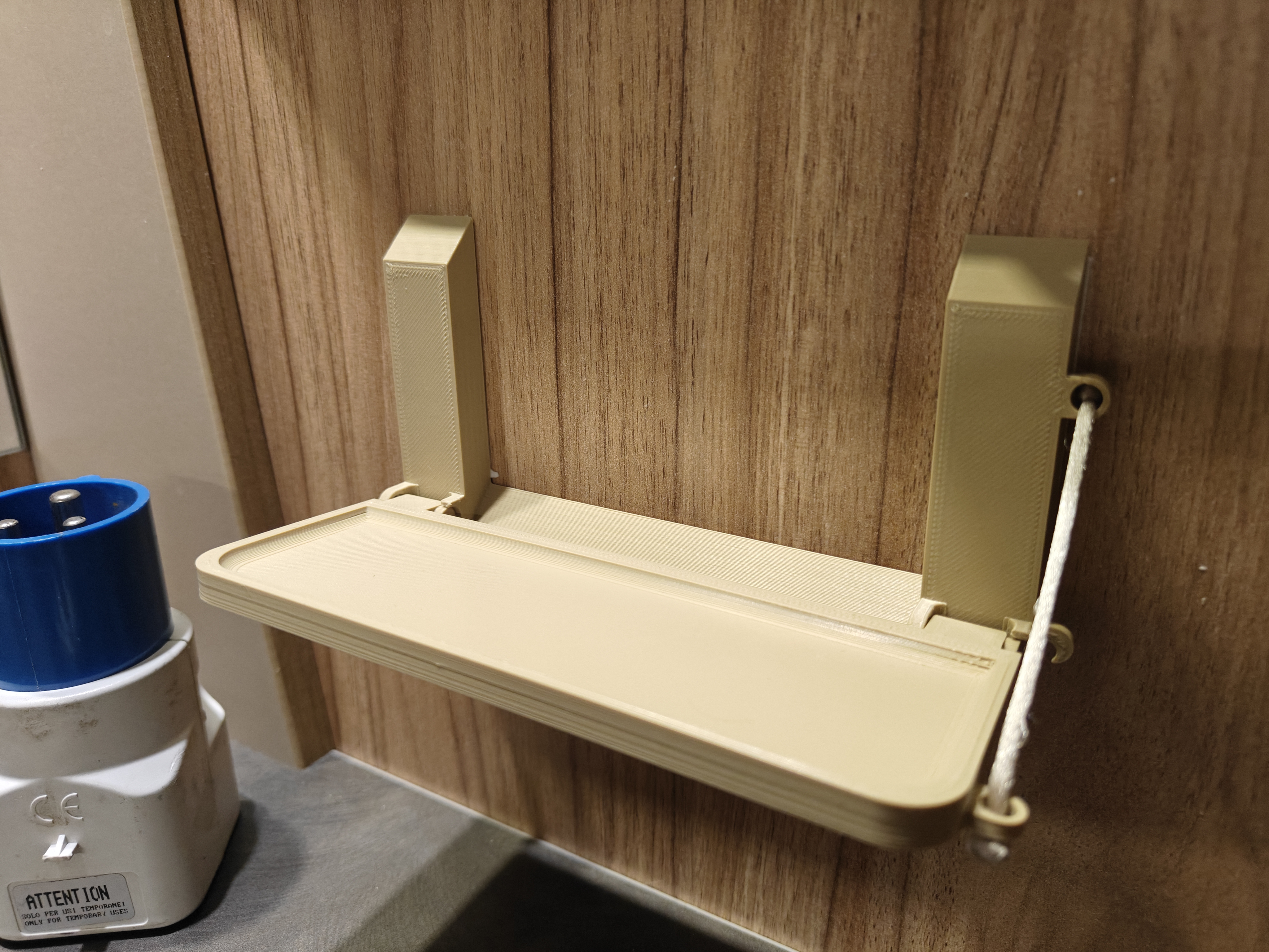 Folding shelf