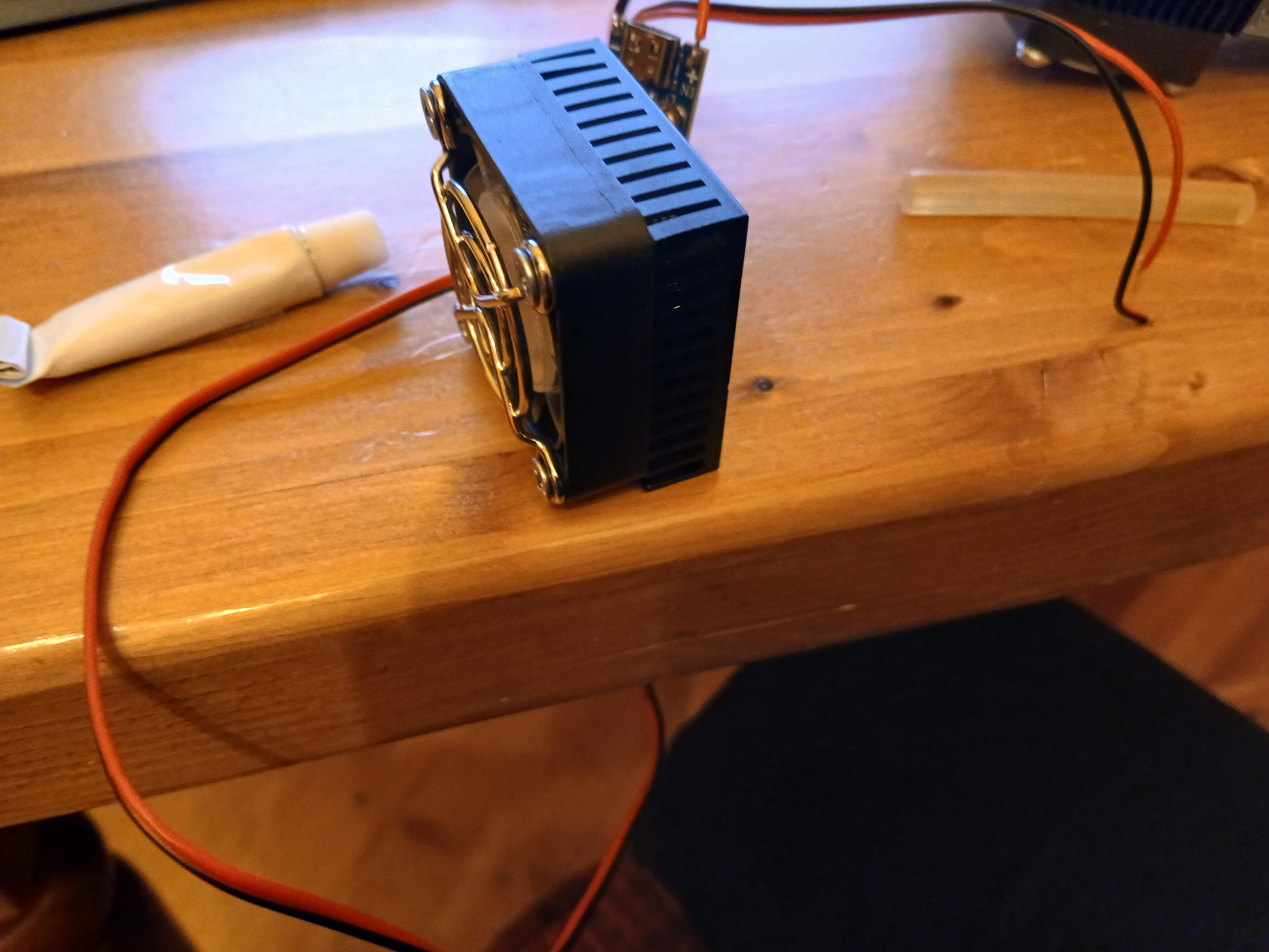 Peltier cell air conditioning for cap