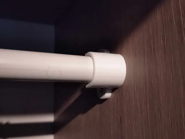 Cabinet hanger