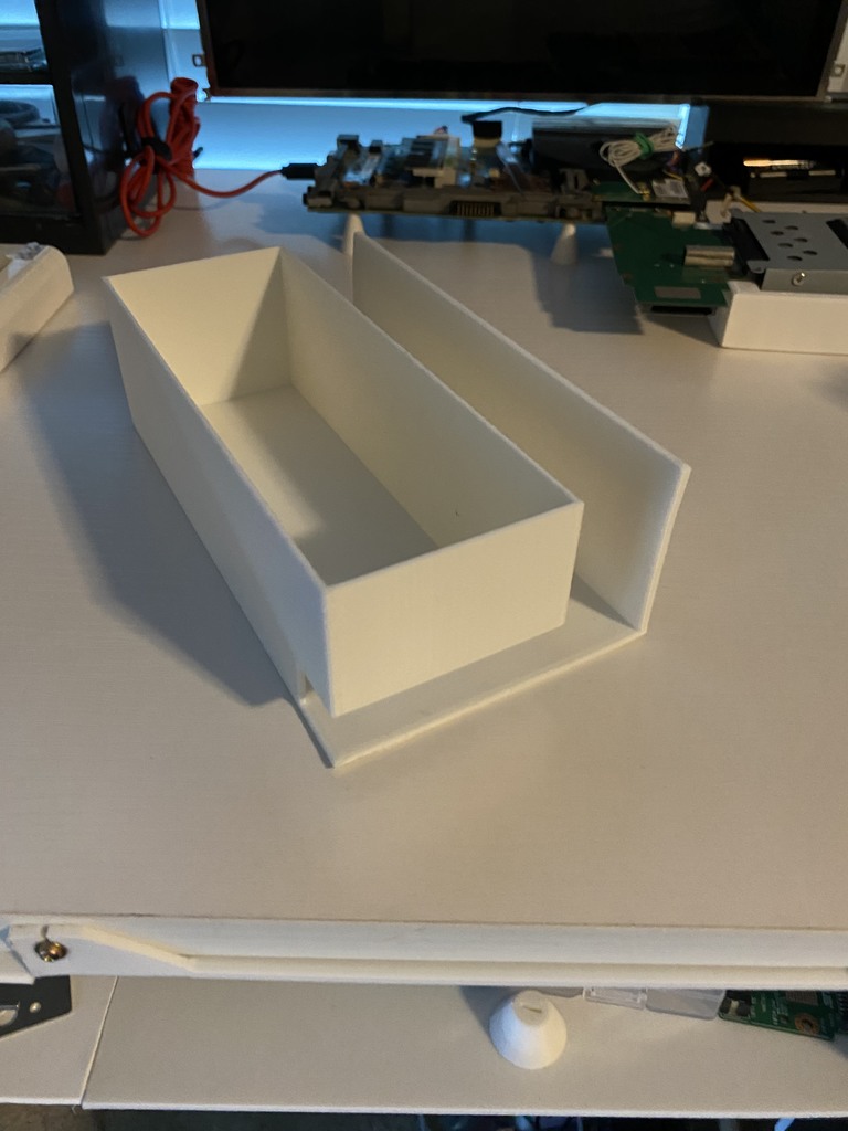 Miniatura 2 do modelo 3D Breadboard Holder