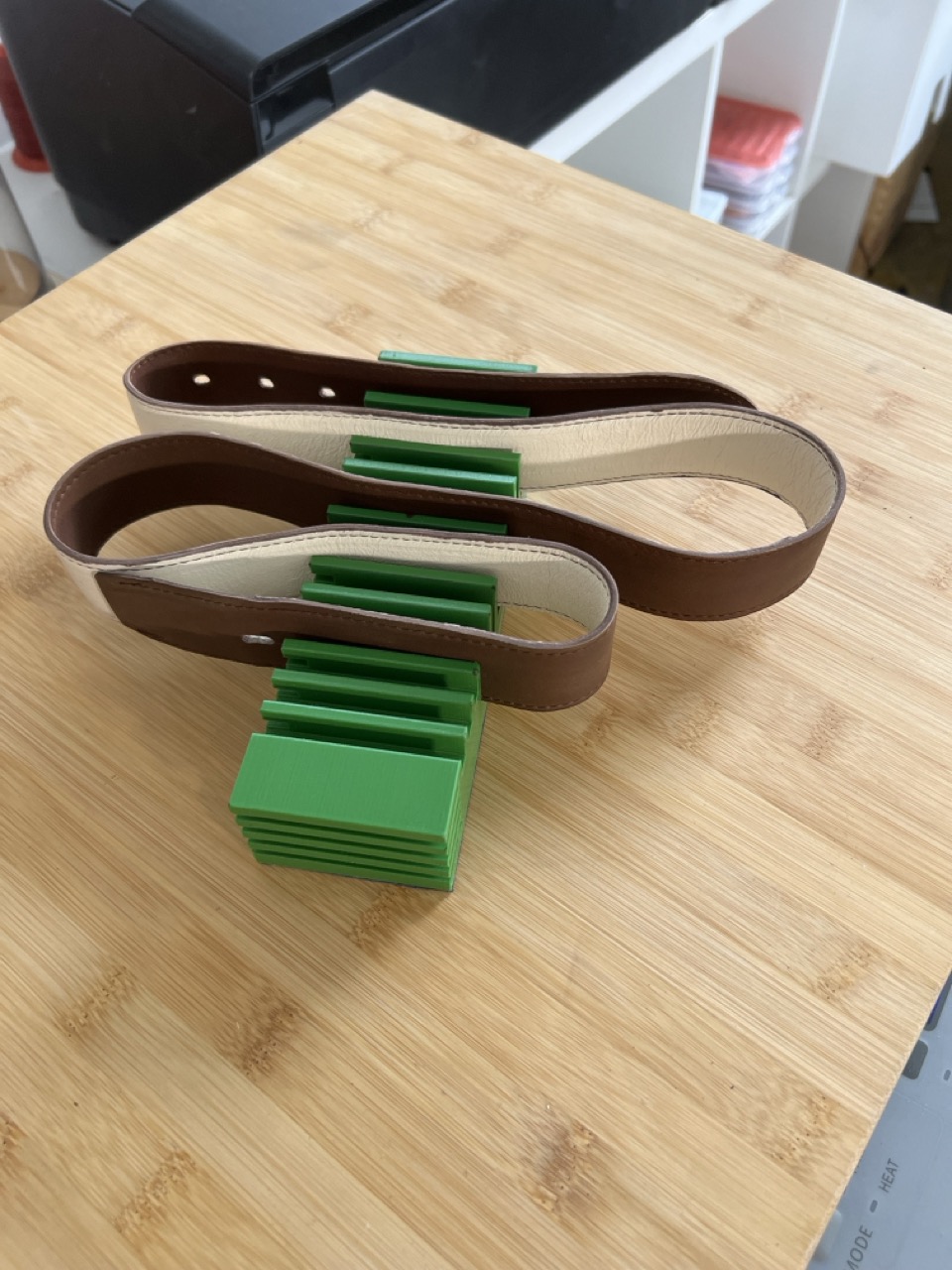 Leathercrafter must have - drying rack - Leather edge paint service desk magnetic