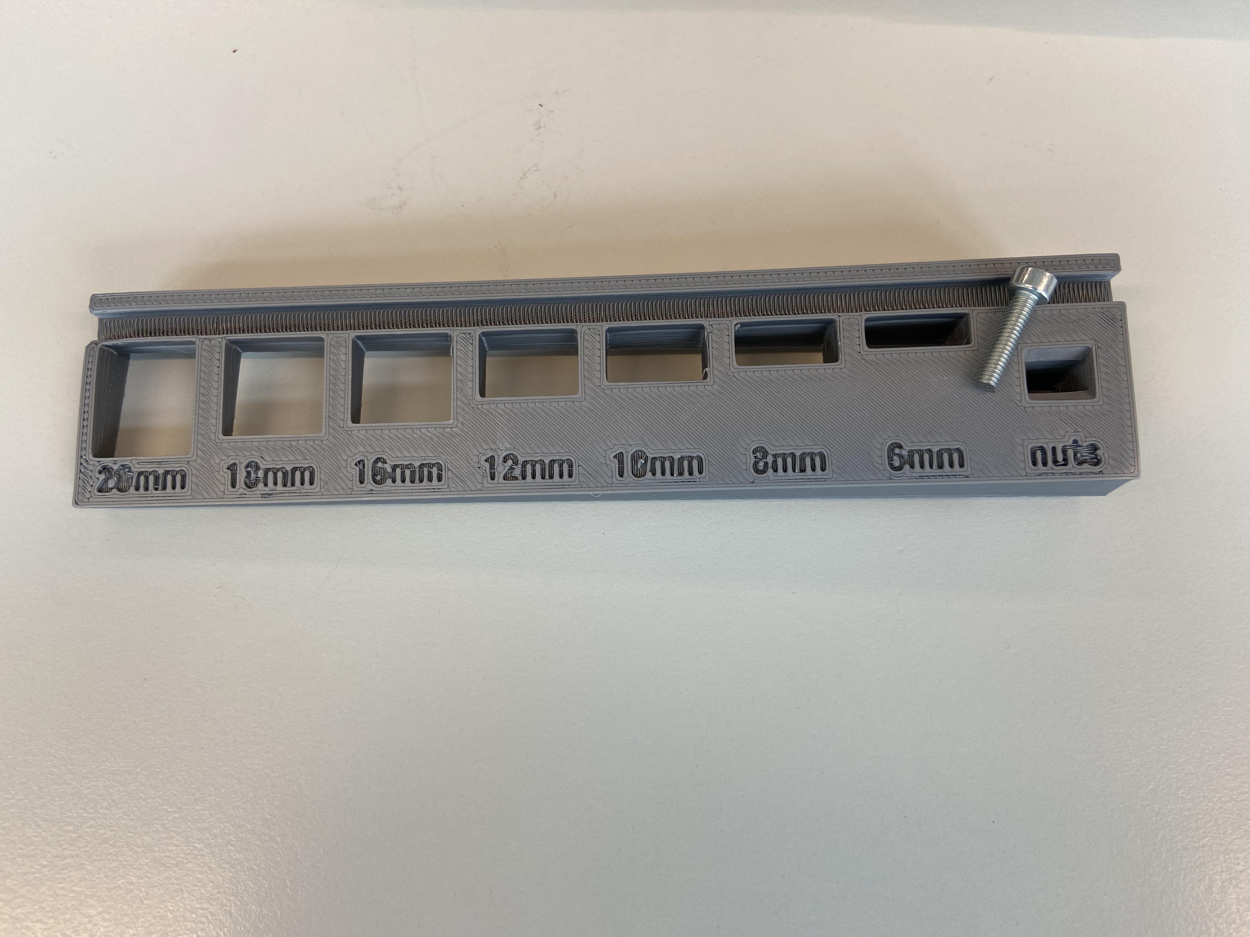 Amazing Gridfinity M4 Bolt Sorter Top (4mm Screw Heads)