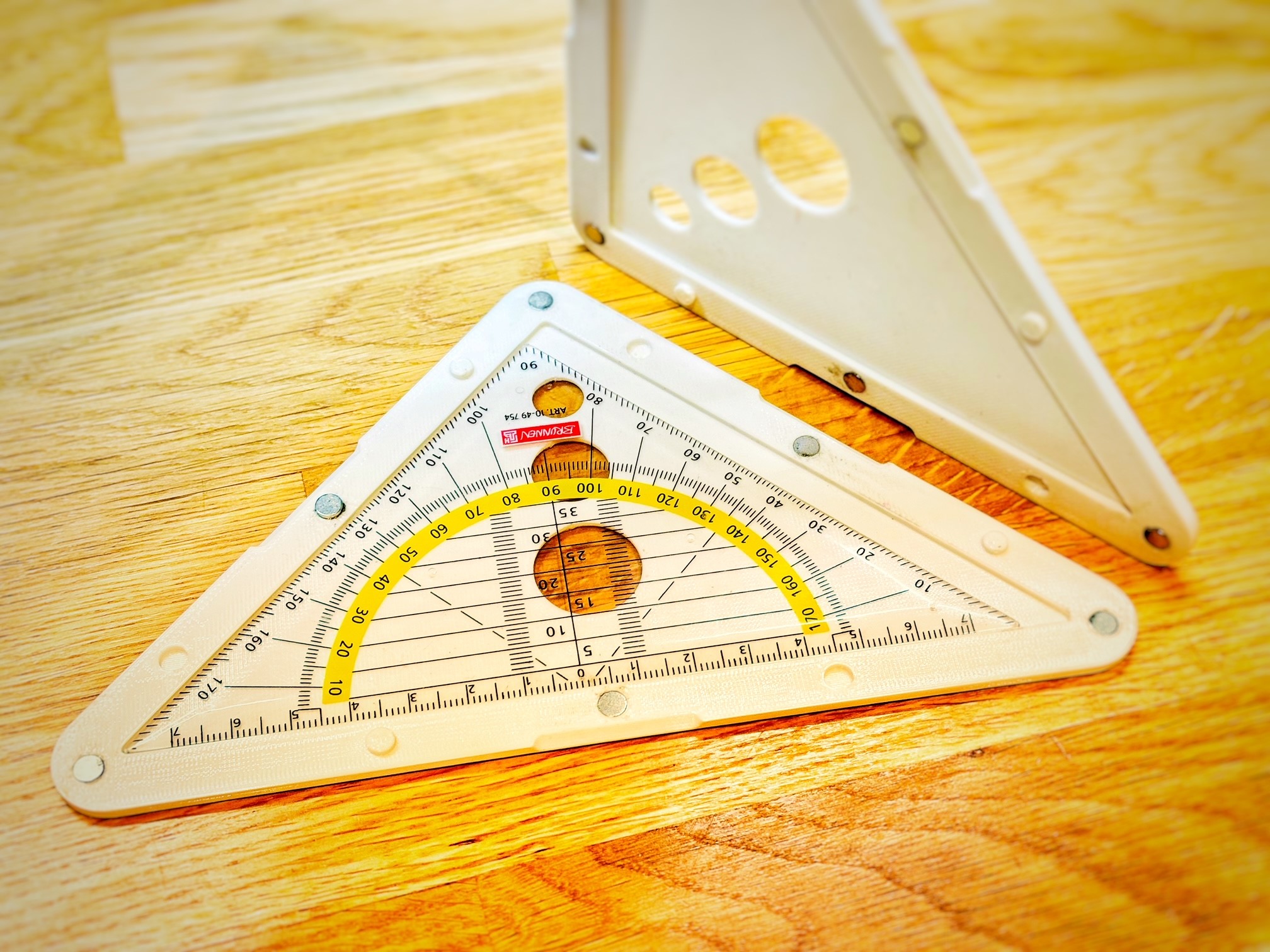 Miniatura 2 do modelo 3D Case for a drawing triangle (rectangular ruler)