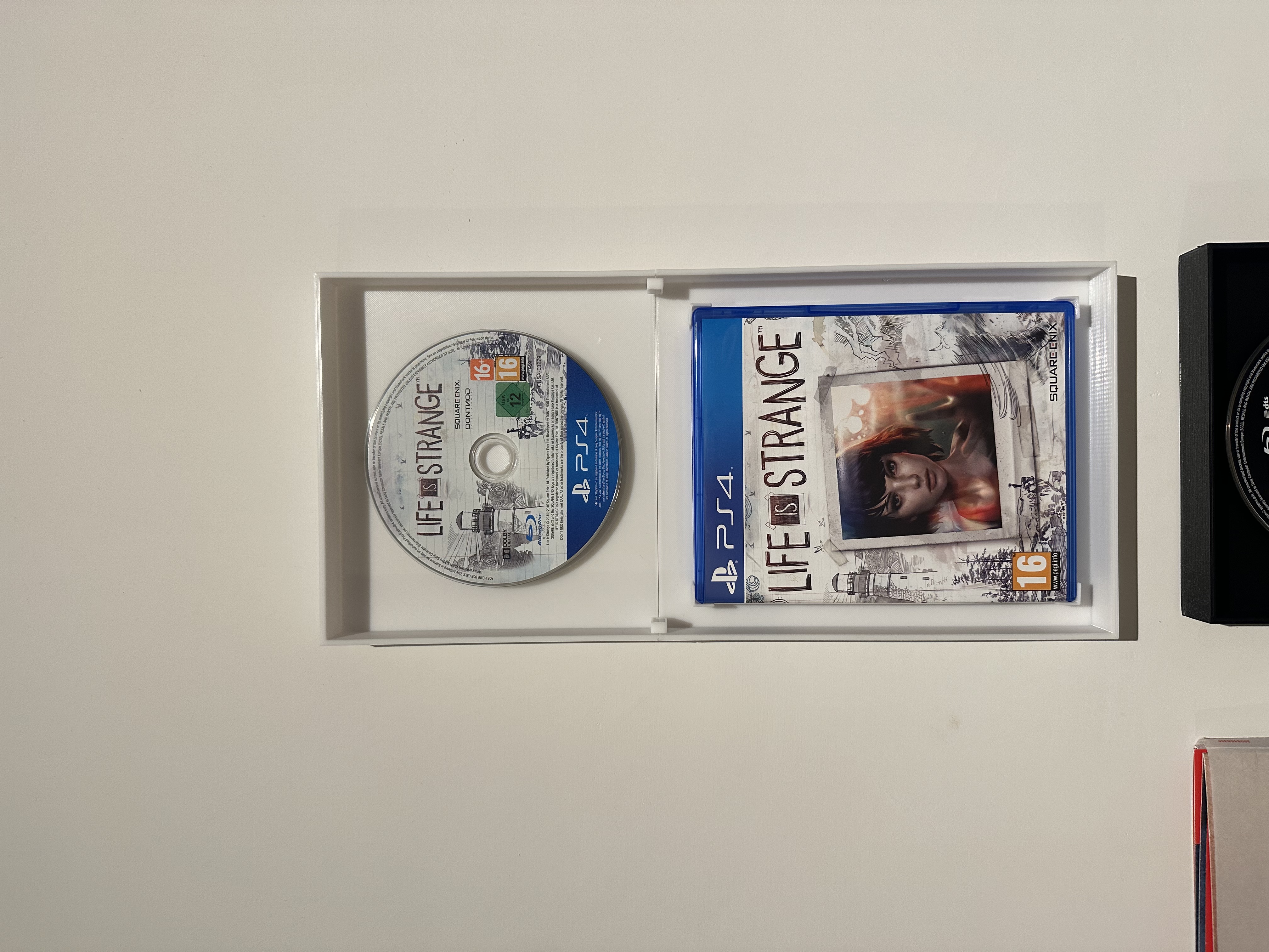 Game Frame - PLAYSTATION - XBOX game / BLURAY Wall Mount