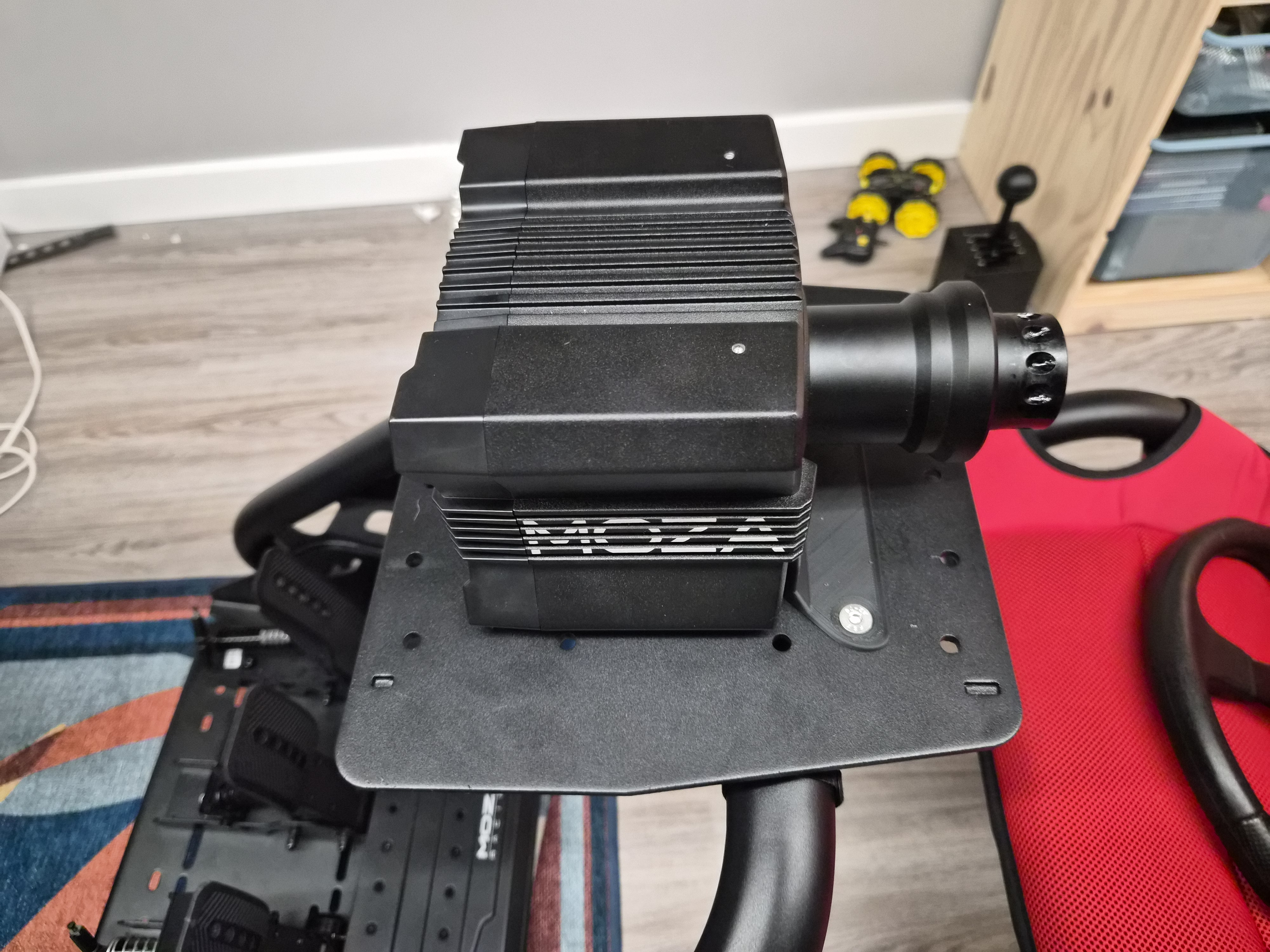 Moza R9 Playseat Trophy Mount