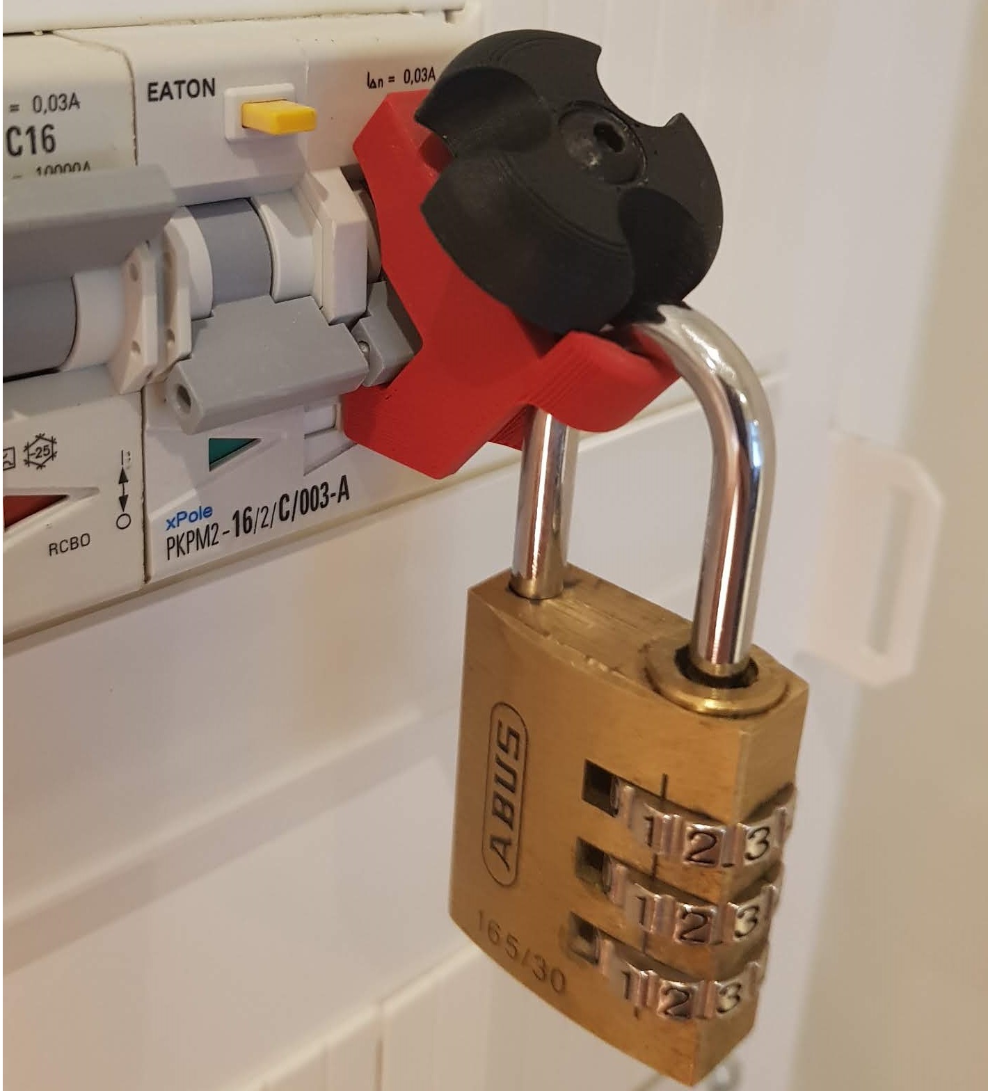 Universal Fuse Locks Lock & Tagout by Creolucius Download free STL