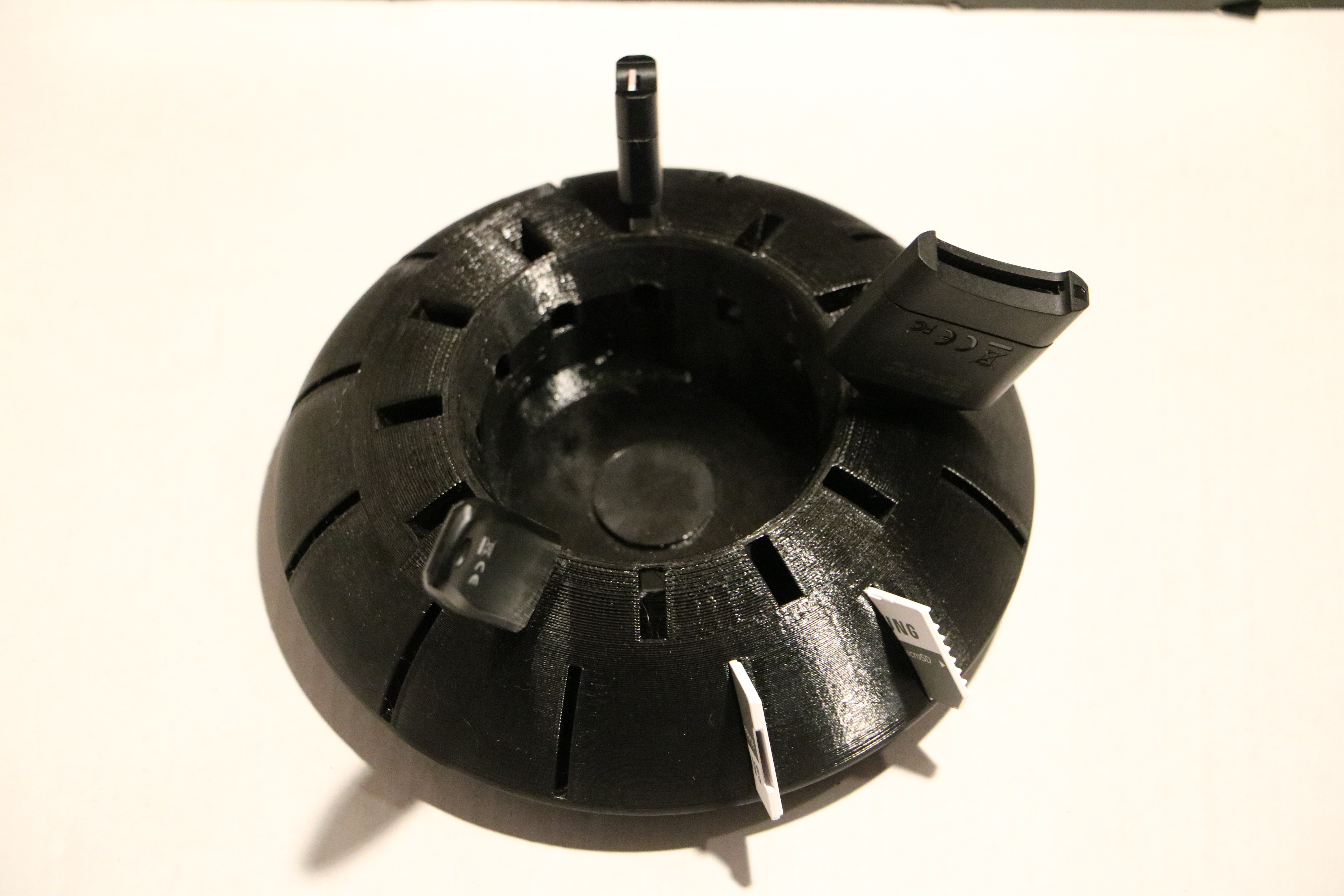USB-stick SD-card holder (spinning) "The UFO"
