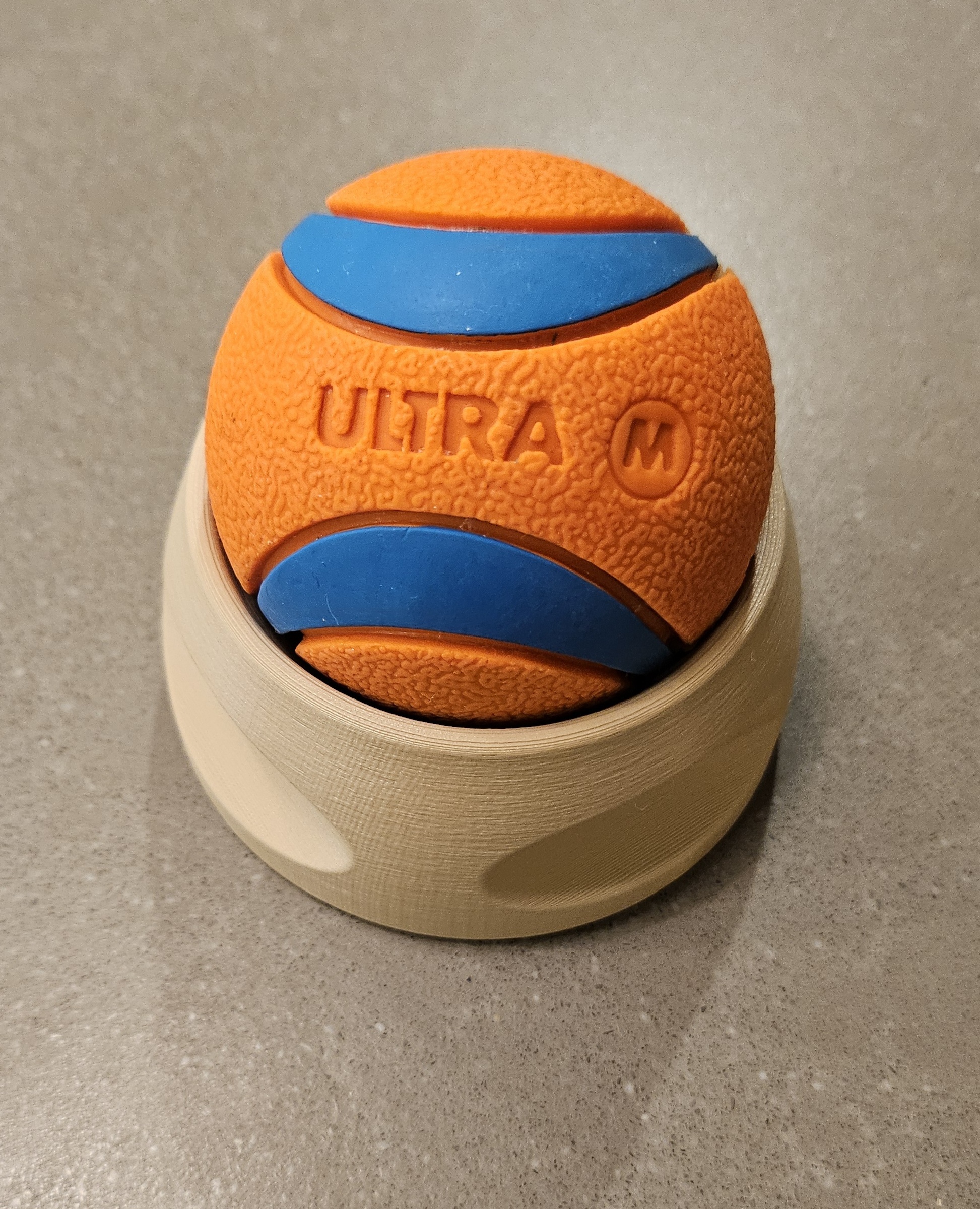 Dog Ball Holder. Chuckit Ultra XL