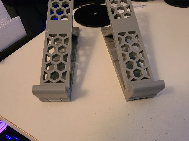 Foldable laptop stand - Honeycomb