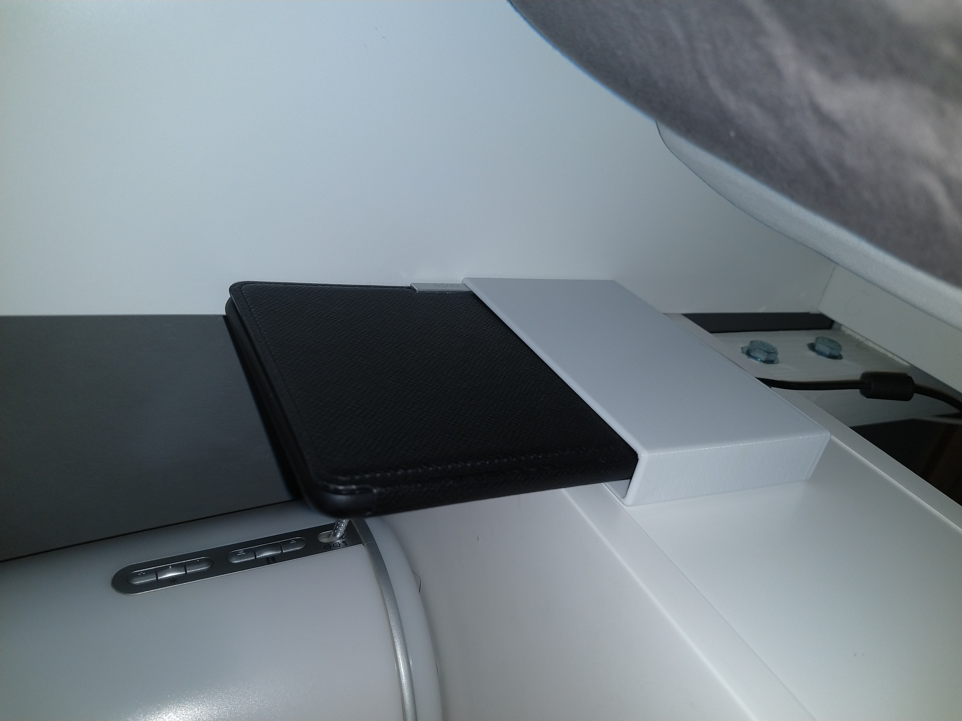 Kinde Paperwhite hanging charge dock