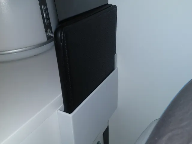 Kinde Paperwhite hanging charge dock