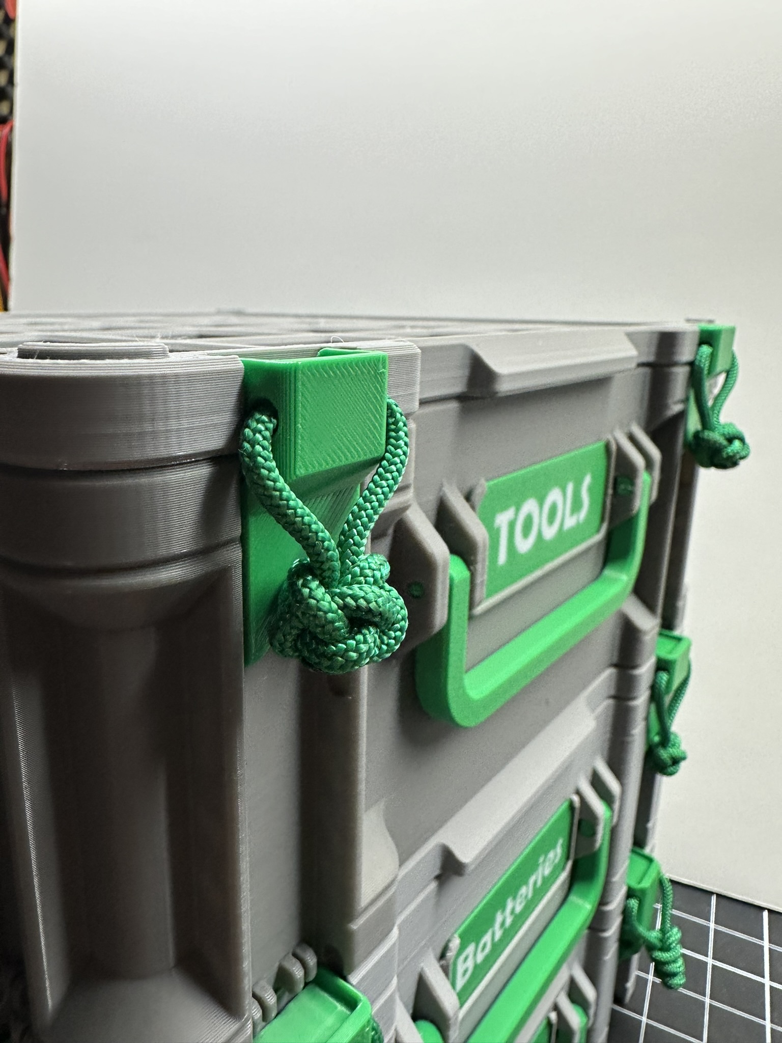 Beefier Latch for Gridfinity Storage box by Pred