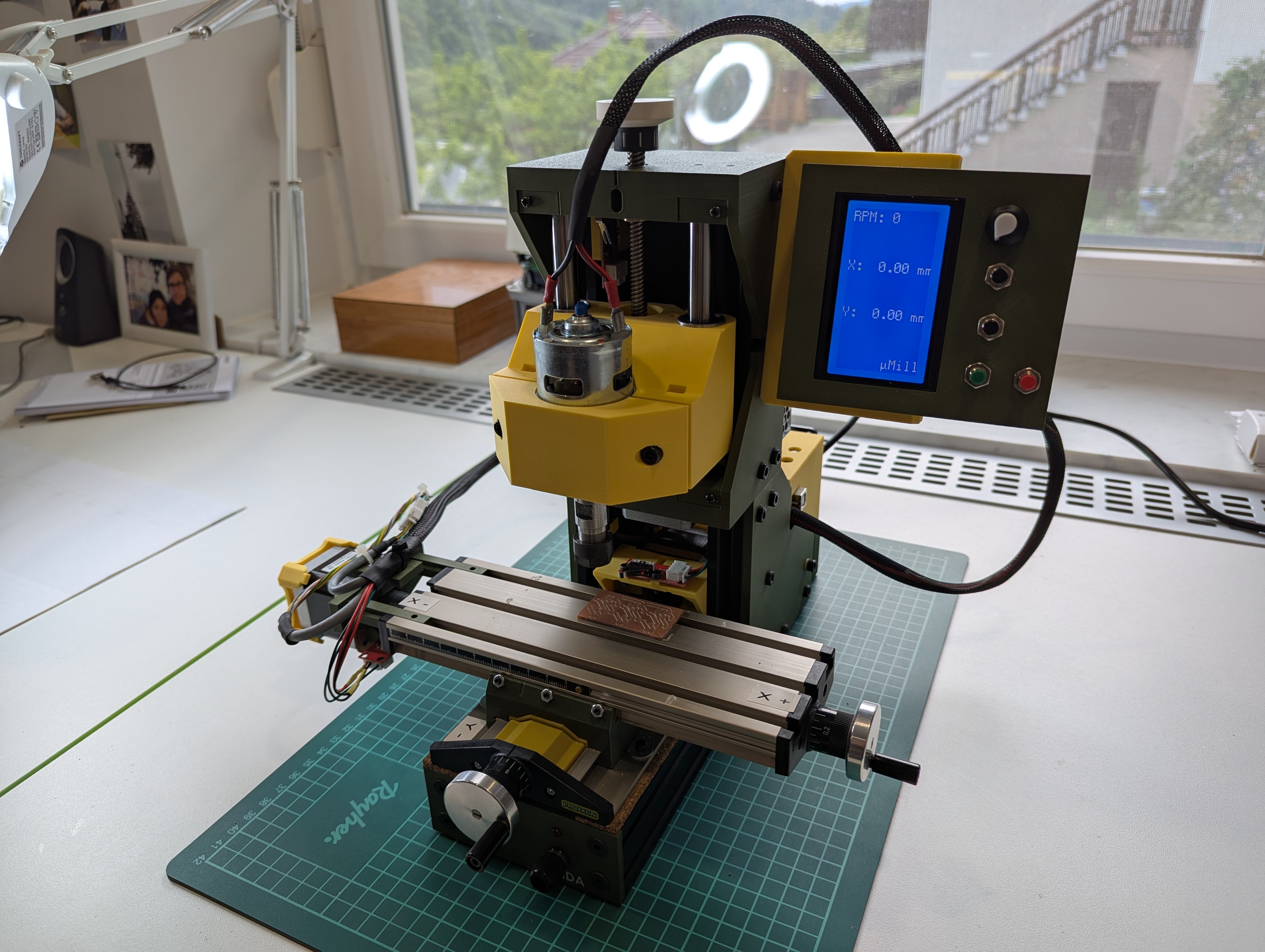 µMill – Manual Micro CNC Mill with Digital Readout