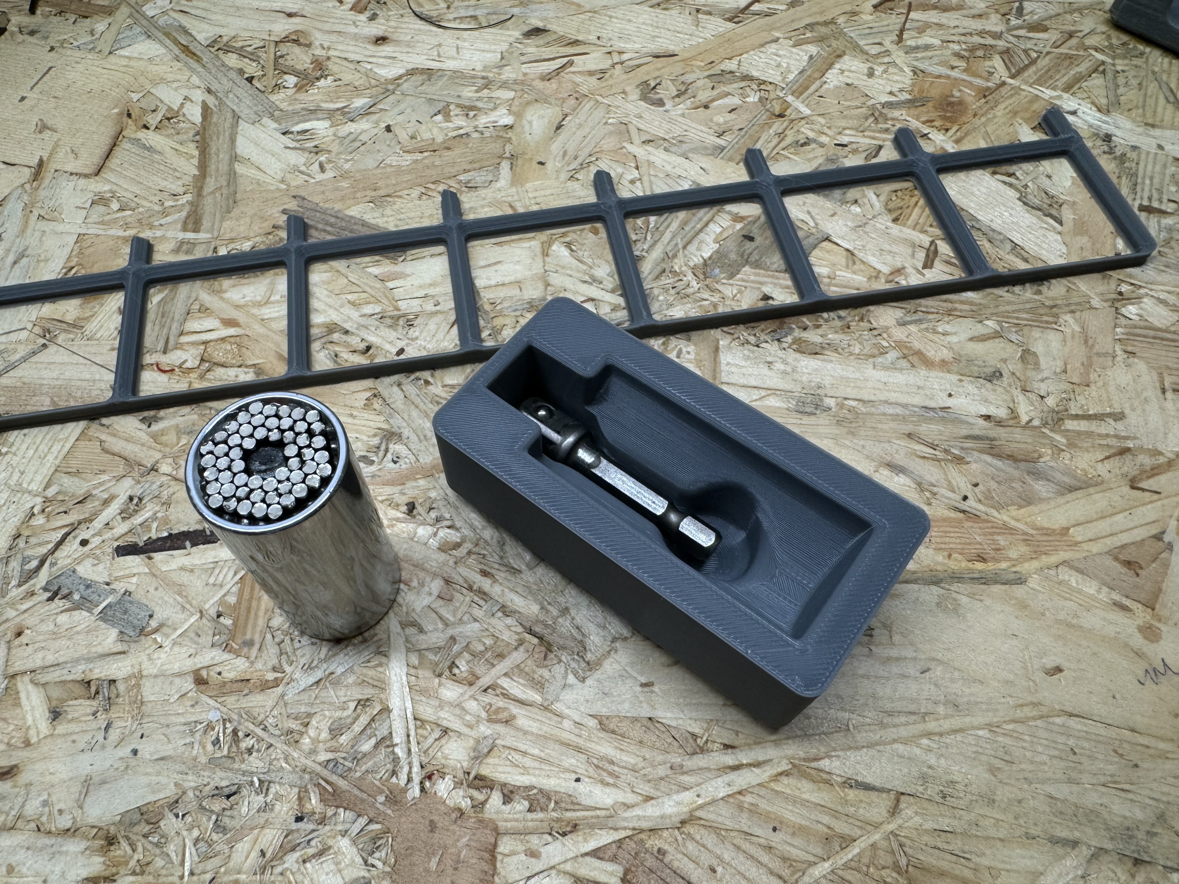 Gridfinity holder for Universal Socket wrench