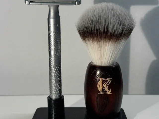 Stand for Mühle Companion + Gilette Brush
