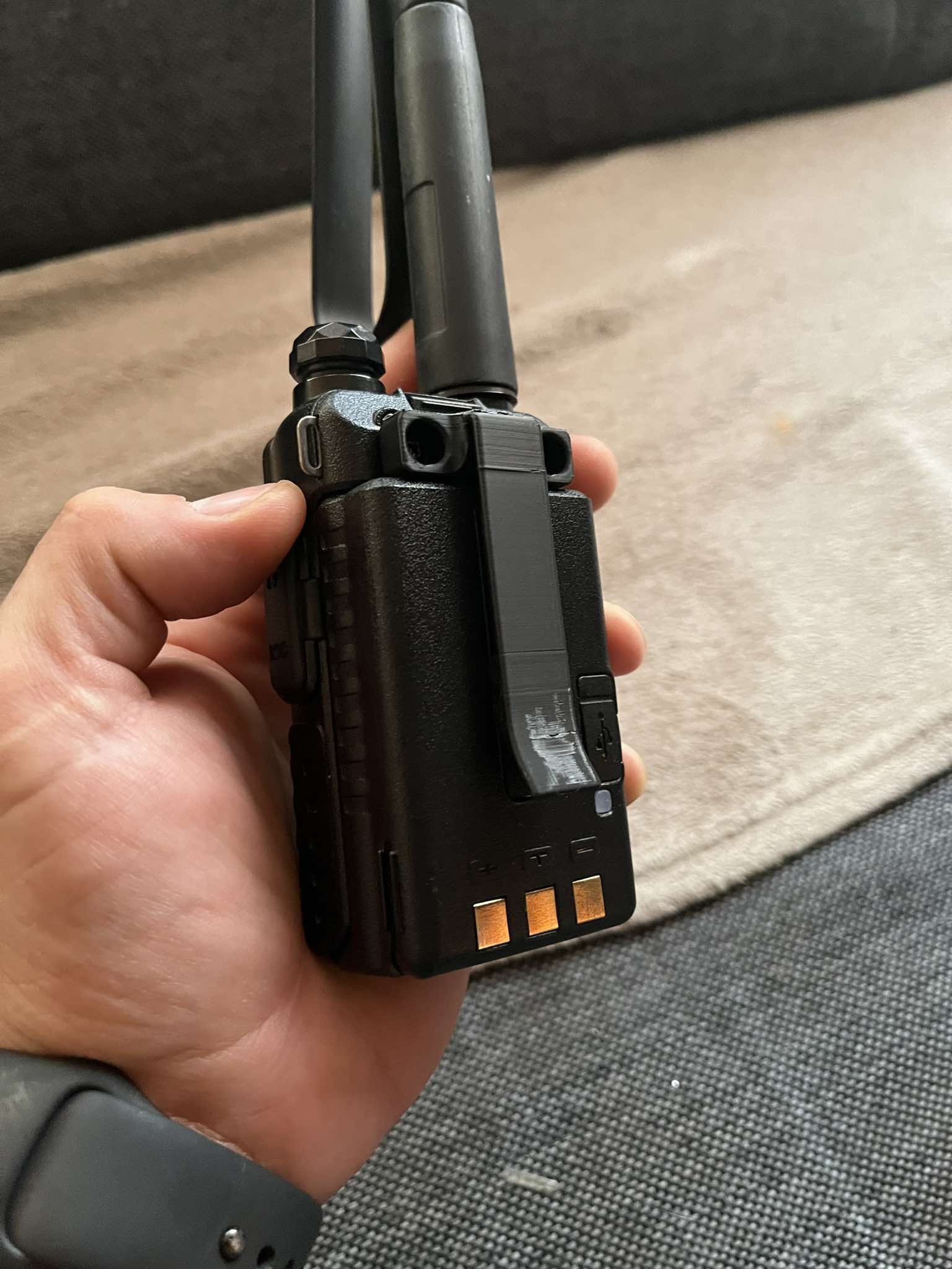 Vysilacka Baofeng UV 5R adapter na opasek baterie USB C