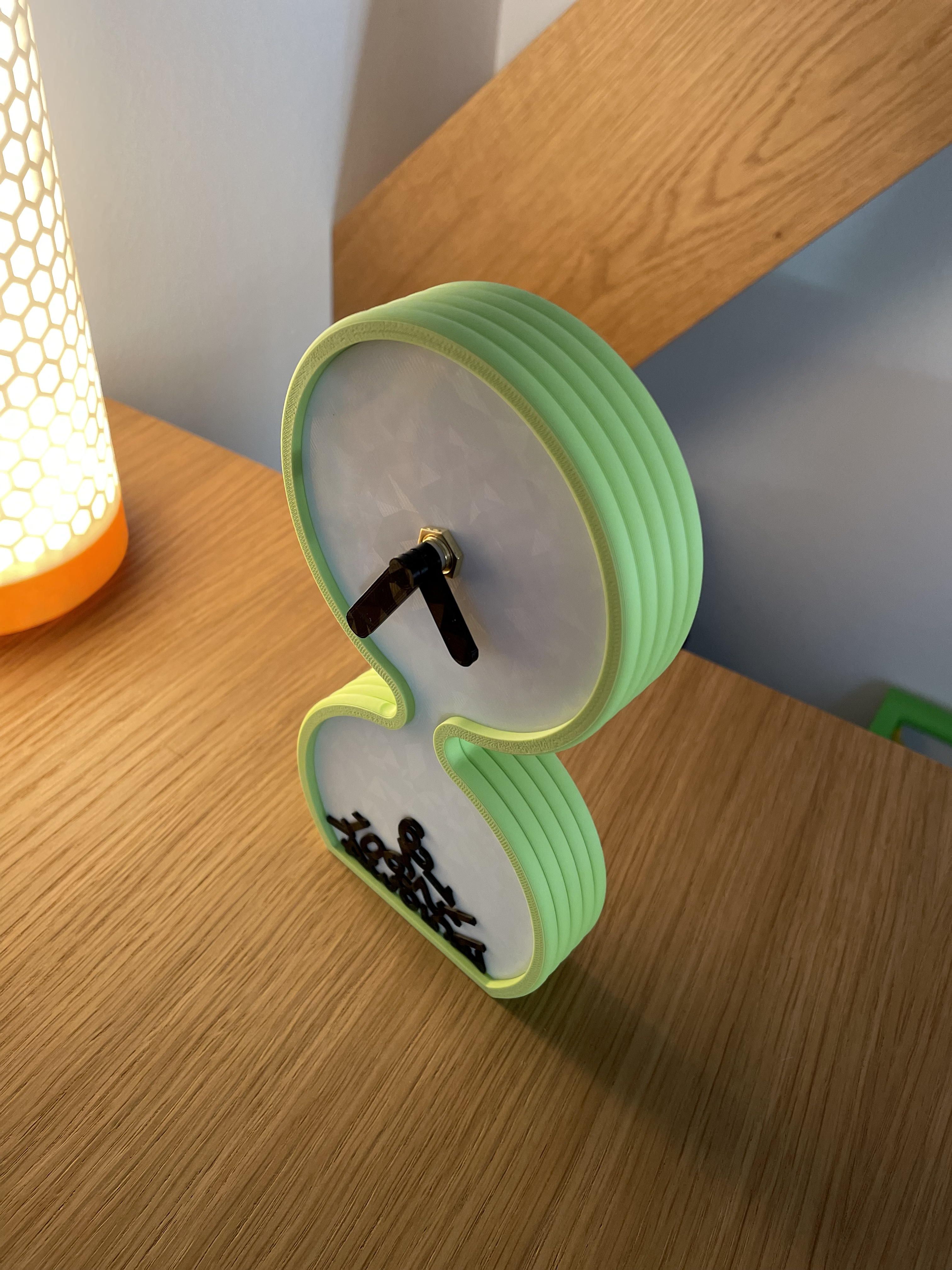 Miniatura 7 do modelo 3D Hourglass-shaped table clock