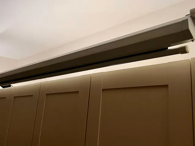 Foldable electric screen bracket