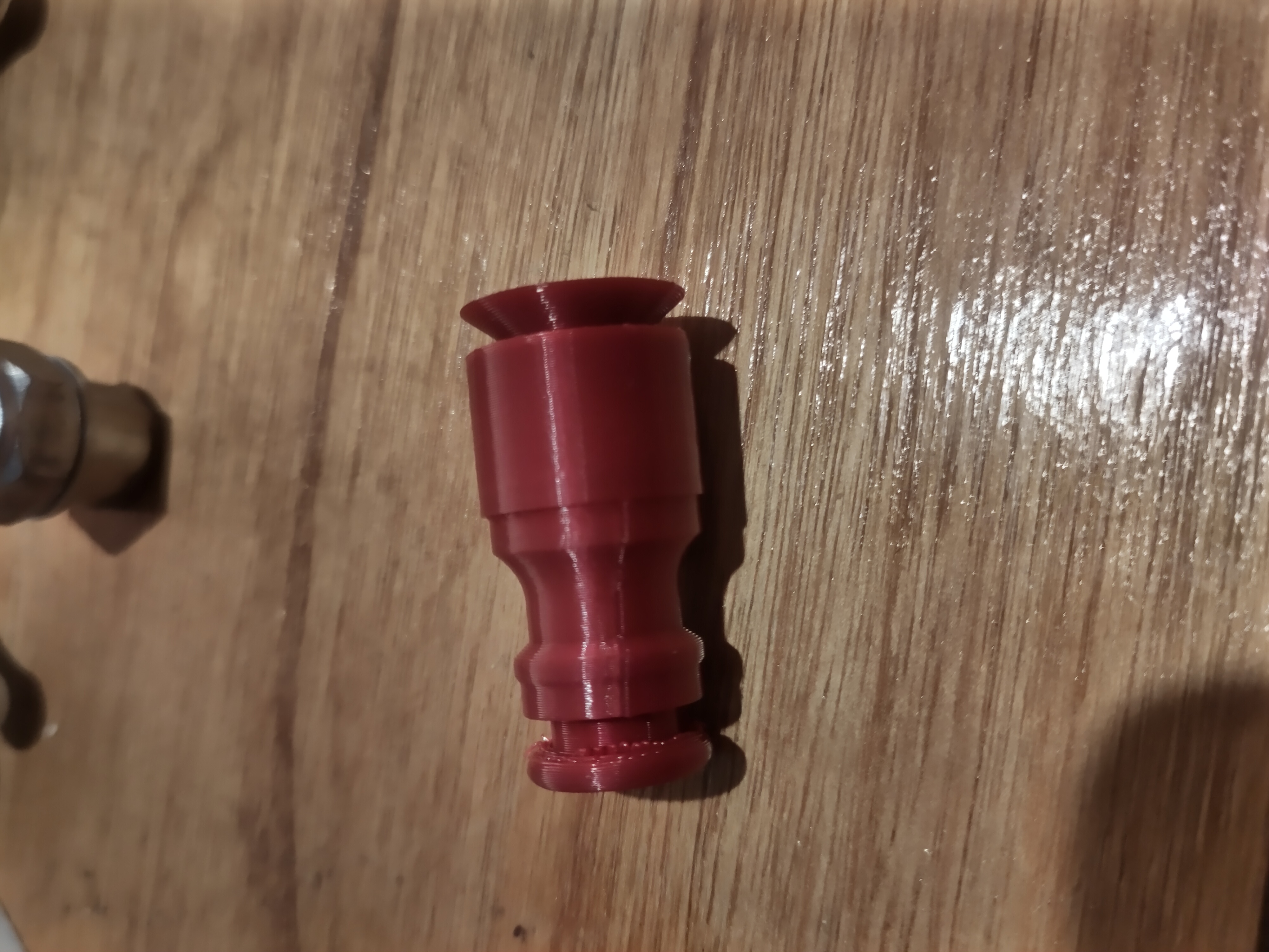 Omnidirectional spraying nozzle with Gardena connector