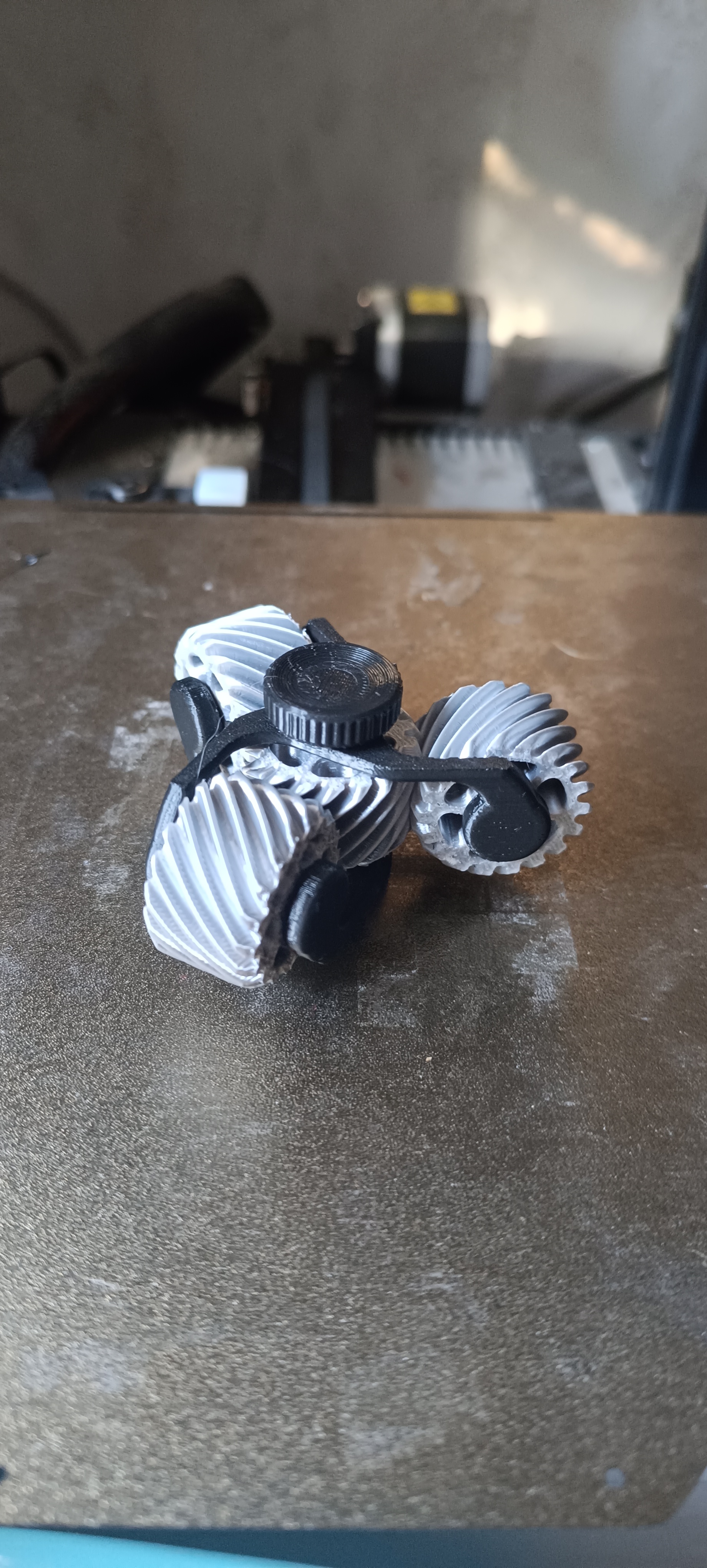 Gear spinner fixed