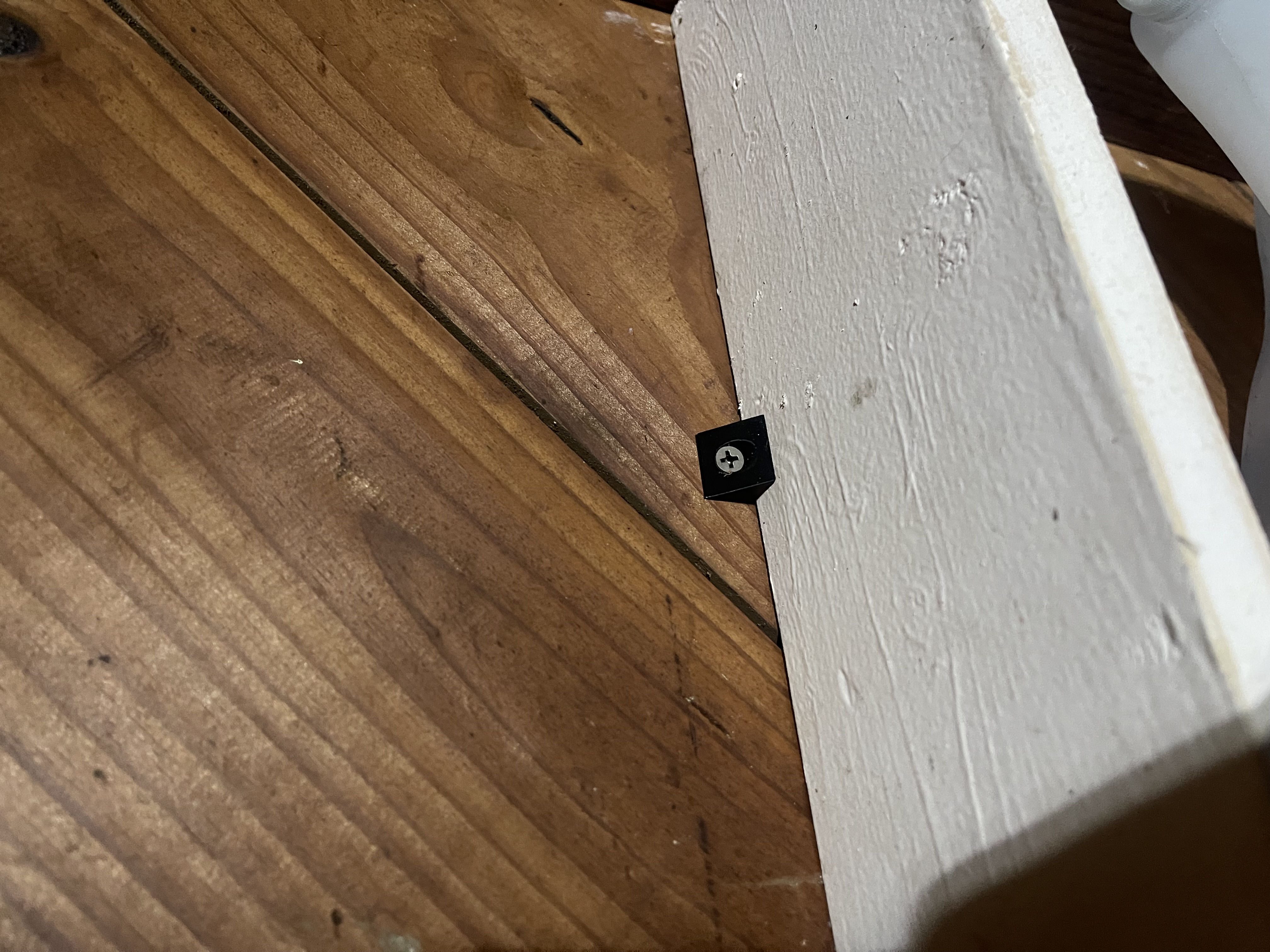 simple shelf support