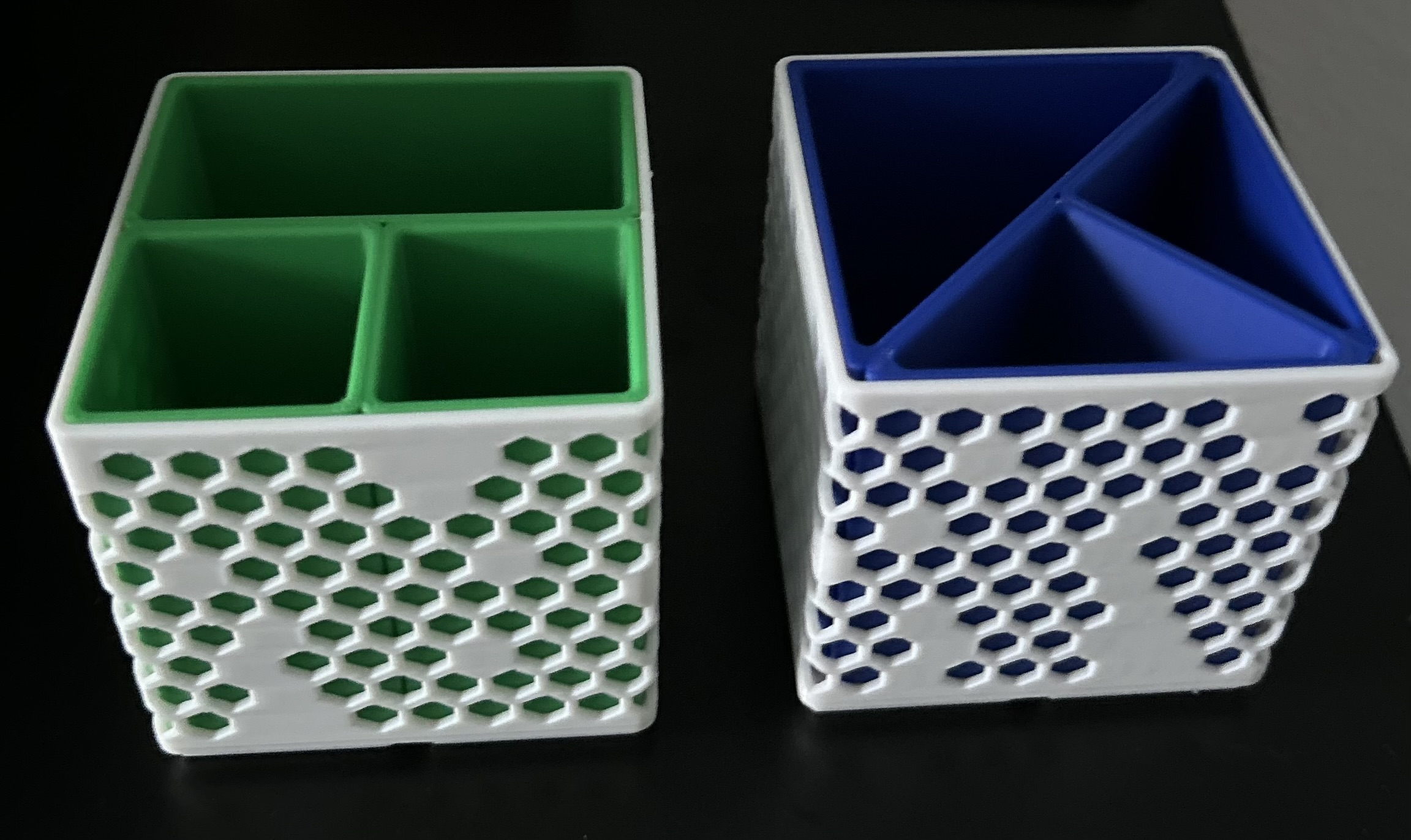 Gridfinity-friendly decorative, 3-section pencil cup with hexagon details v2