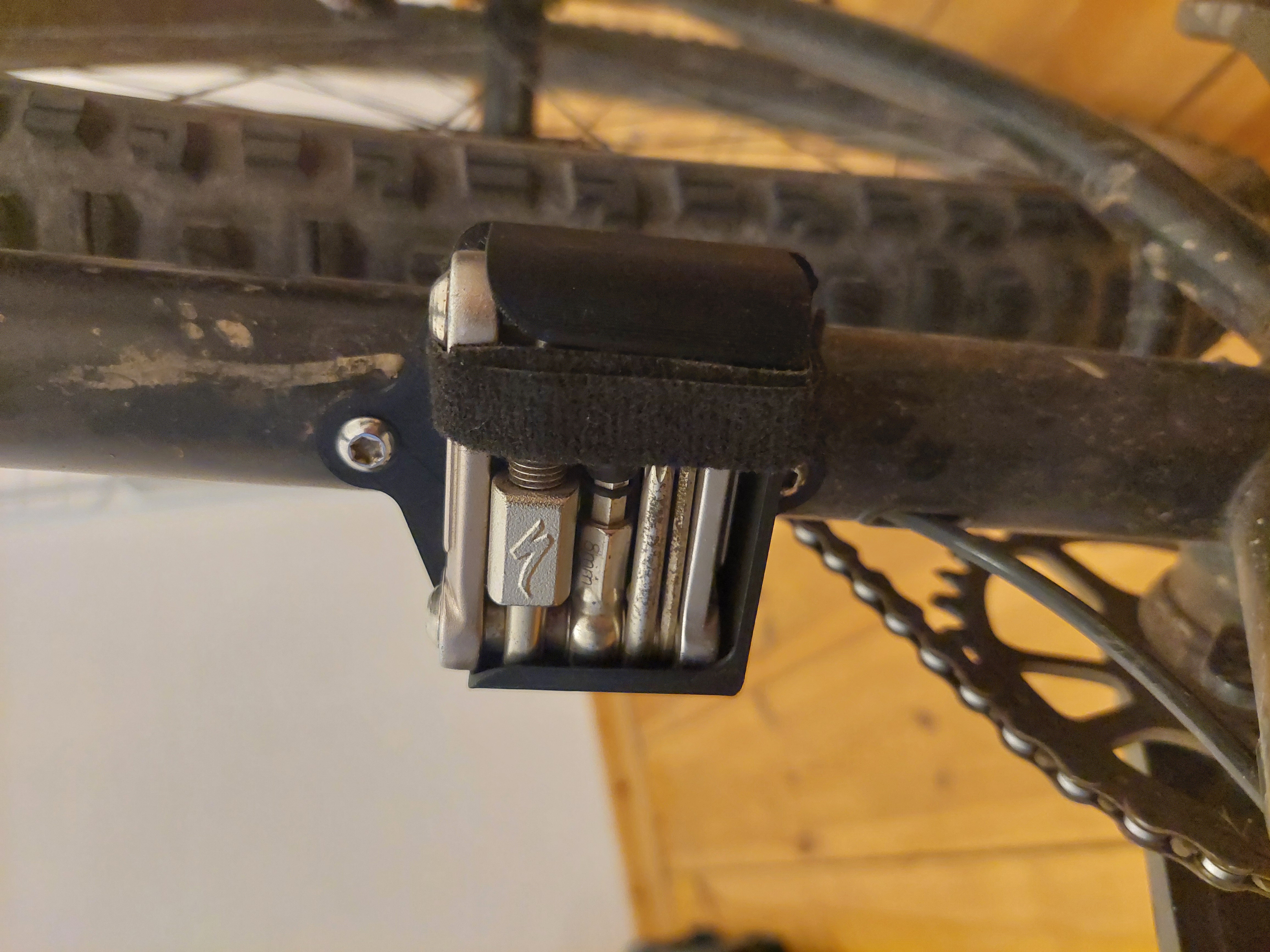 Bottle cage mount Specialized EMT Mini multitool