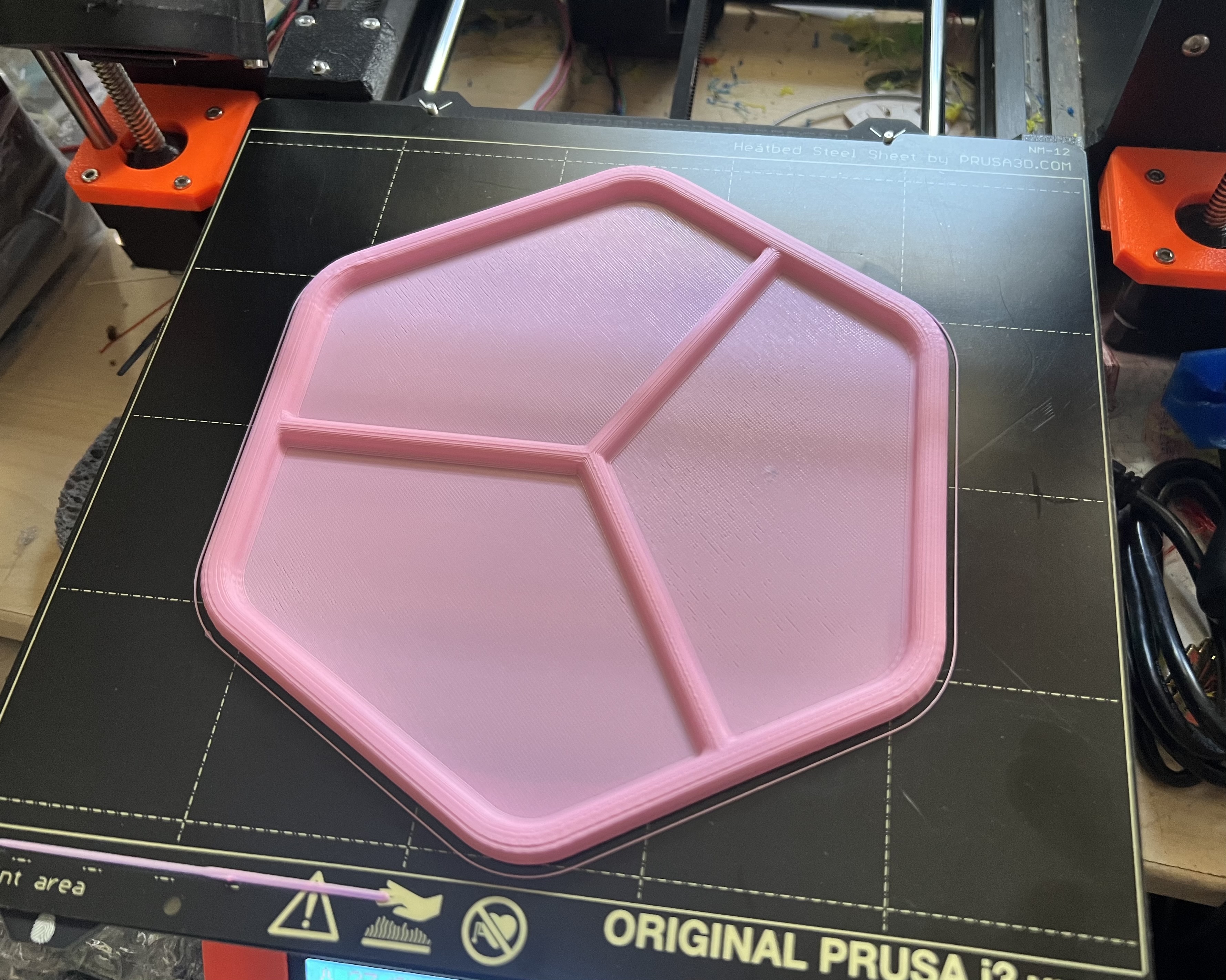 Miniatura 6 do modelo 3D Stackable Hexagonal Organizing Trays with Lids