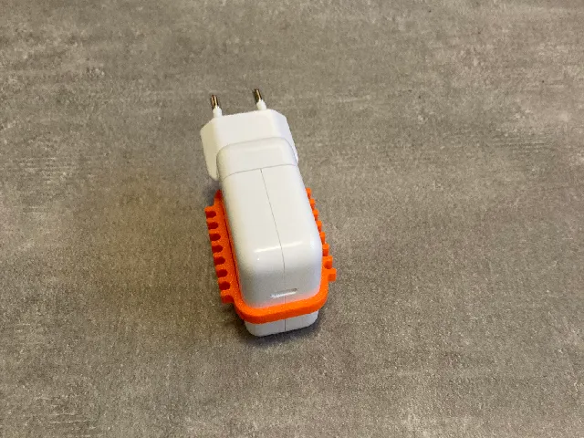 Macbook cable management