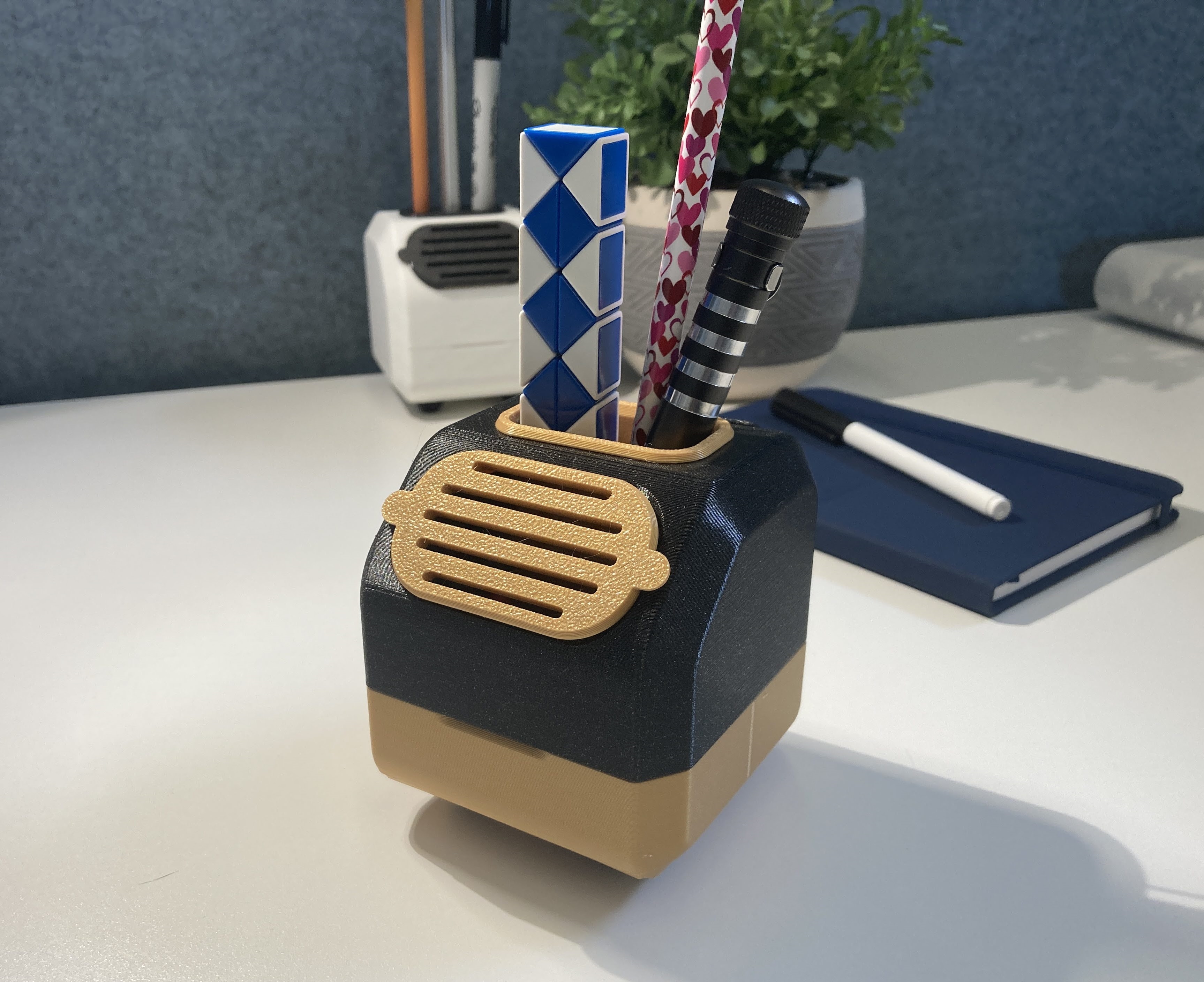 Miniatura 6 do modelo 3D Desk Buddy