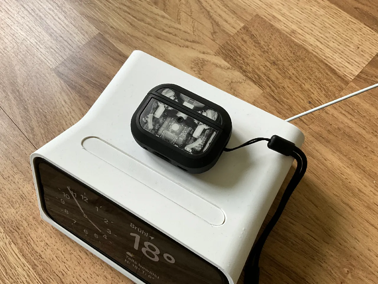 iPhone 13+Case Standby Mode Dock Alarm Clock by Lukas_B | Download free STL  model | Printables.com, image size:1280x960
