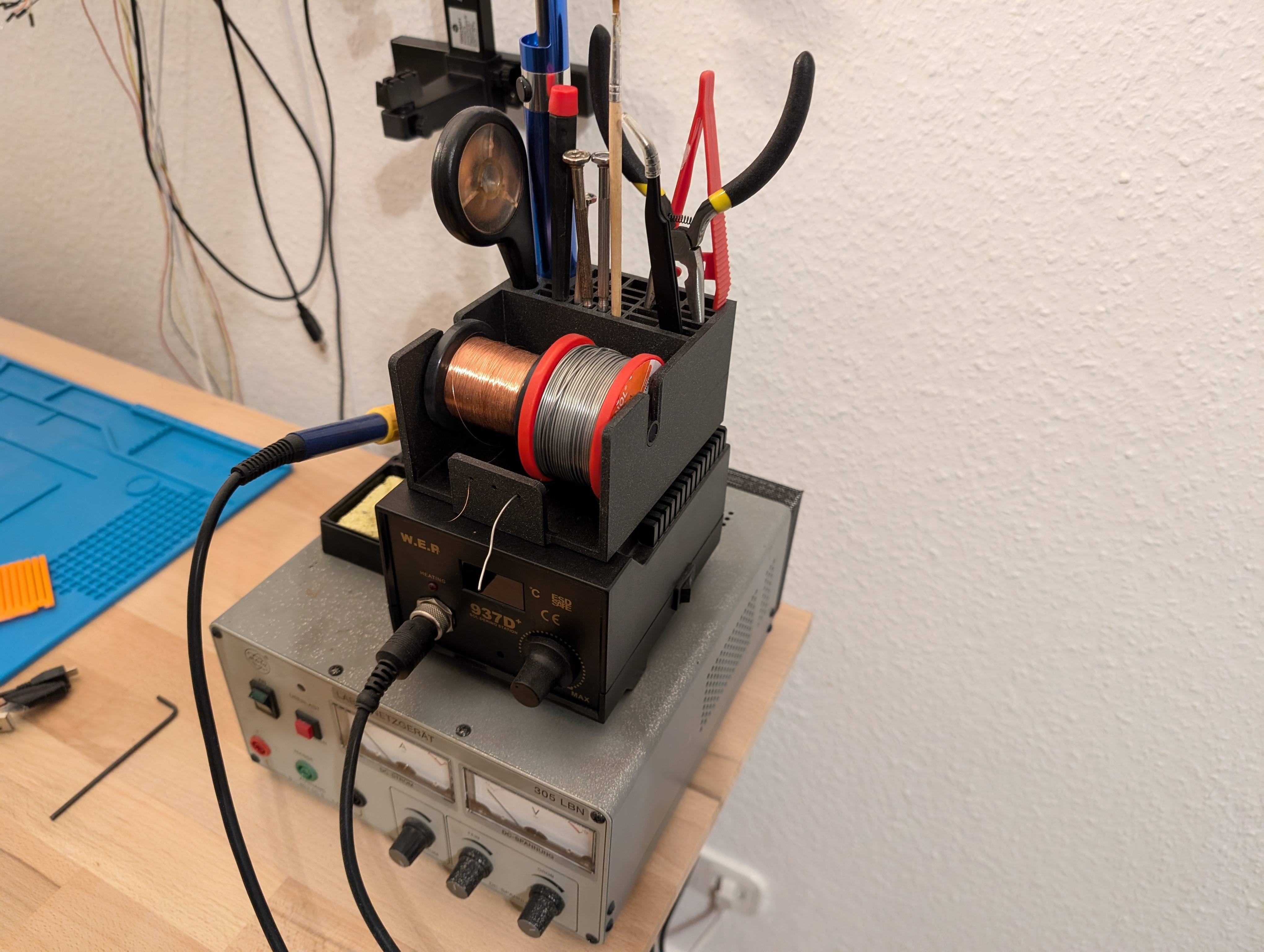 Soldering tool rack