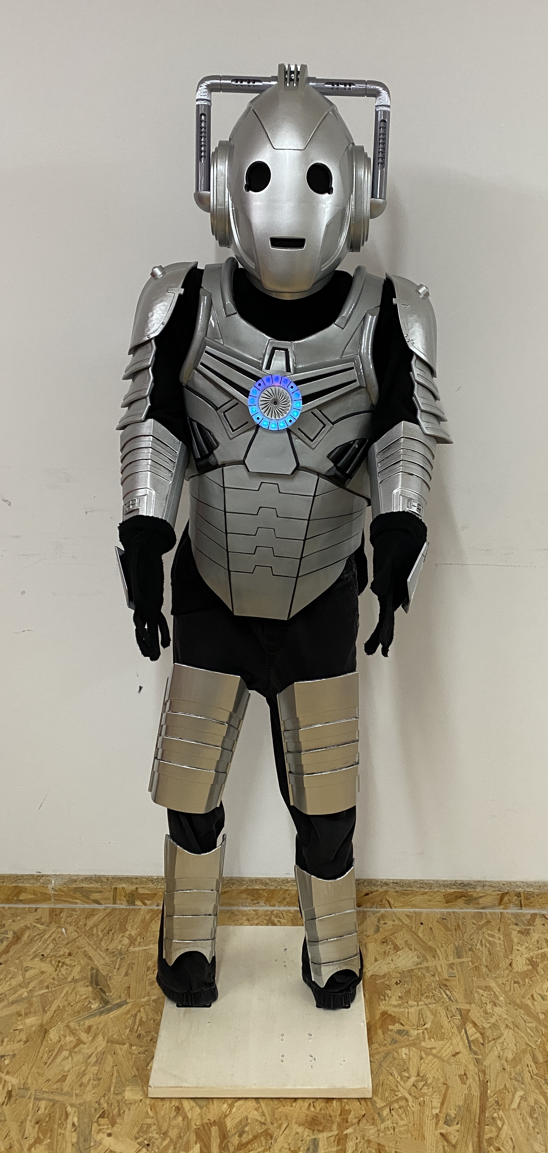 Cyberman Emblem & Arc Reactor