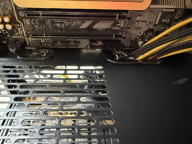 Fractal Design North bottom grommet