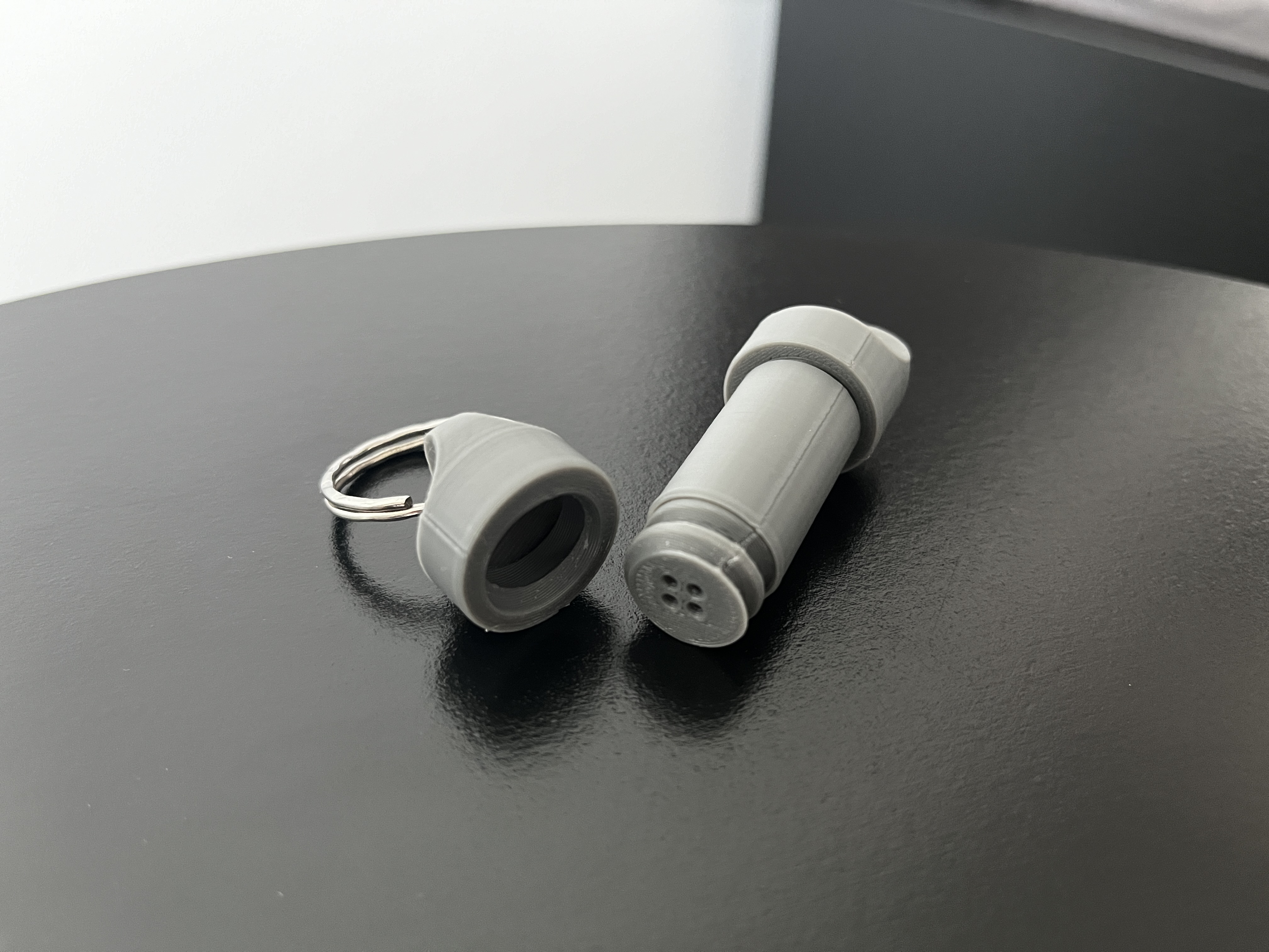 Keychain salt shaker