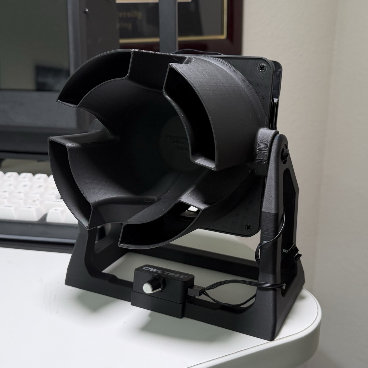 Noctua Fan Amp (140mm) and Trunnion Stand Remix (with USB-C PWM control dial)