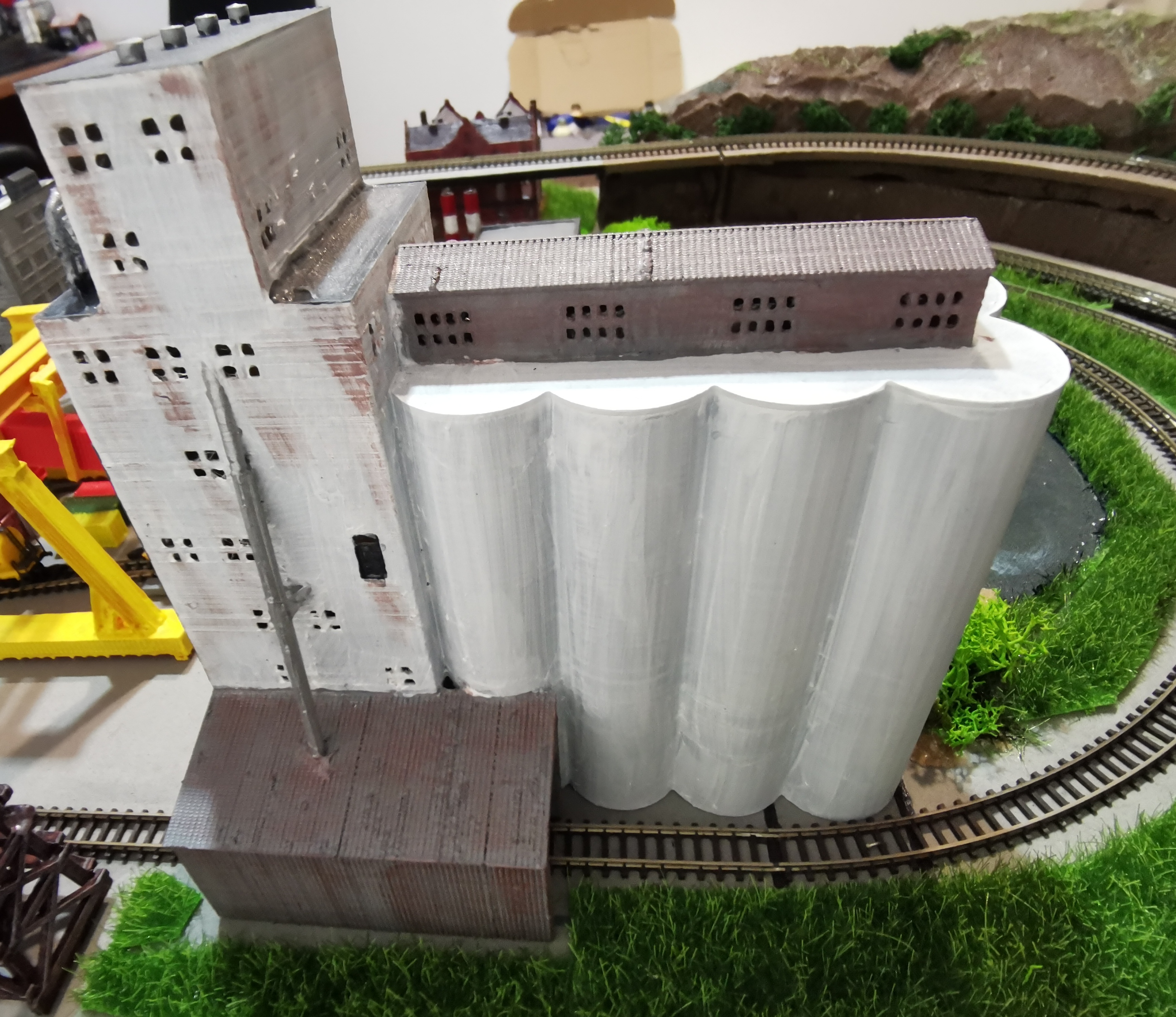 Walthers grain elevator