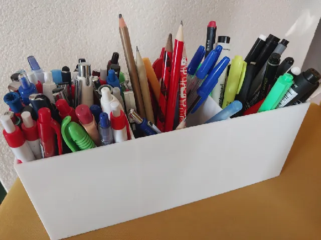Pořadač na psací potřeby