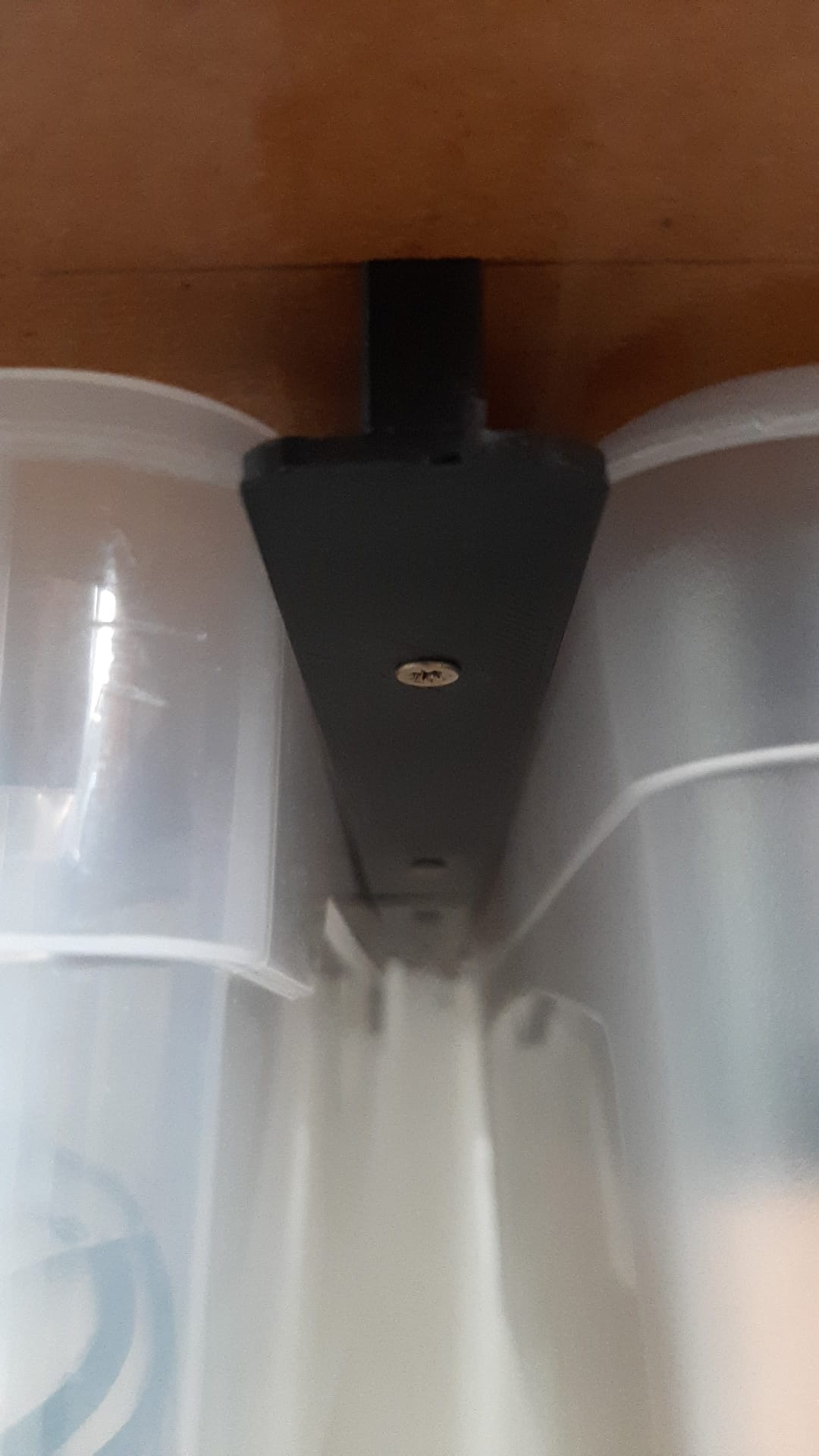 Under Desc Drawer Rails