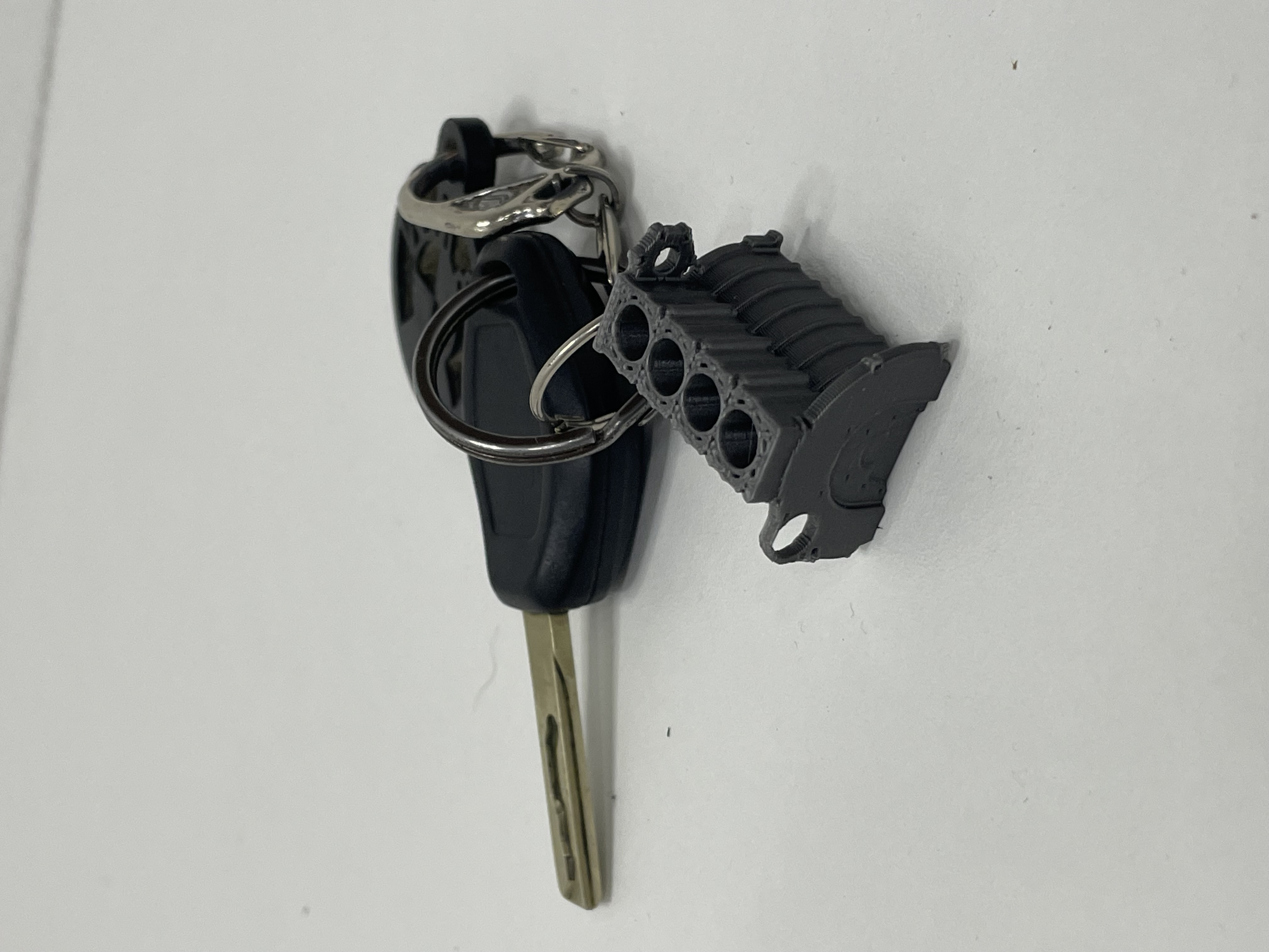 Miniatura 3 do modelo 3D Engine Block Keychain 4 cylinder